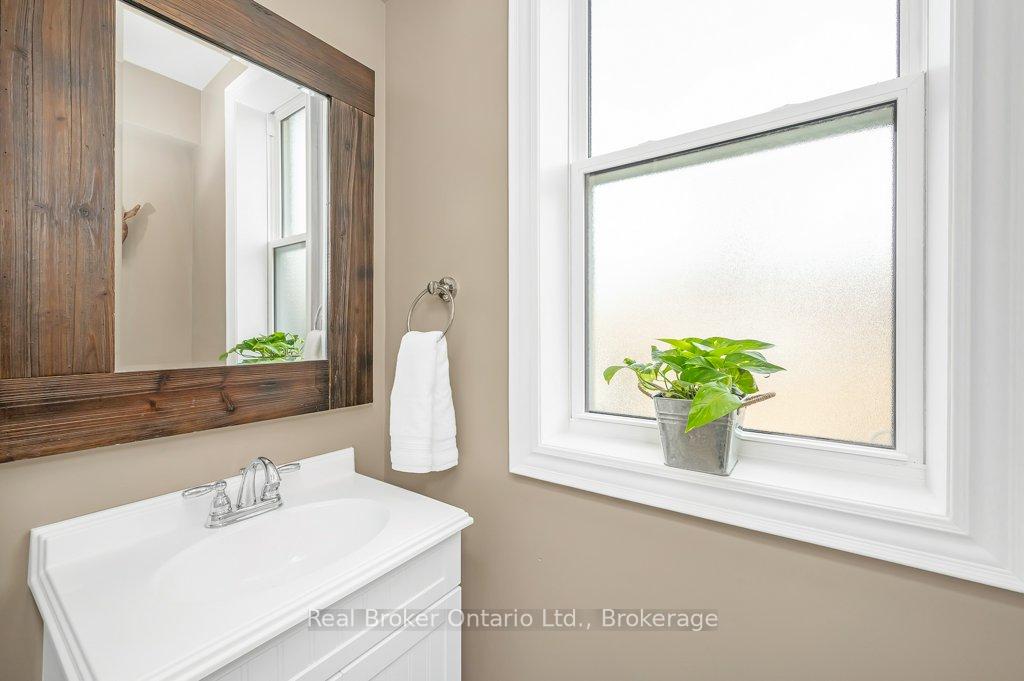 Photo 29 of 18 Kensington Avenue N, Hamilton, Crown Point — HOMEH