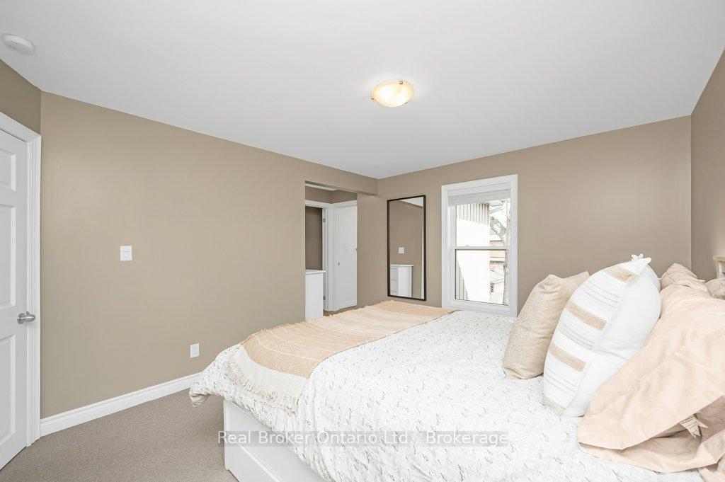 Photo 11 of 18 Kensington Avenue N, Hamilton, Crown Point — HOMEH