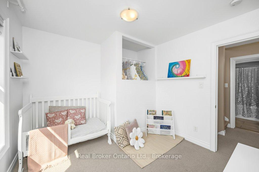 Photo 17 of 18 Kensington Avenue N, Hamilton, Crown Point — HOMEH