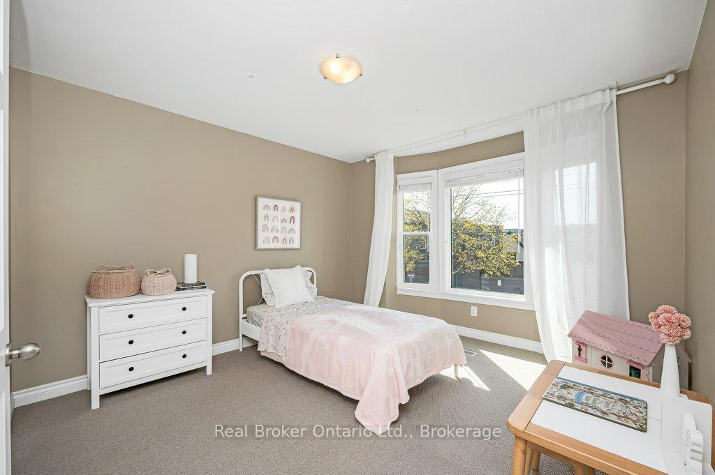 Photo 19 of 18 Kensington Avenue N, Hamilton, Crown Point — HOMEH