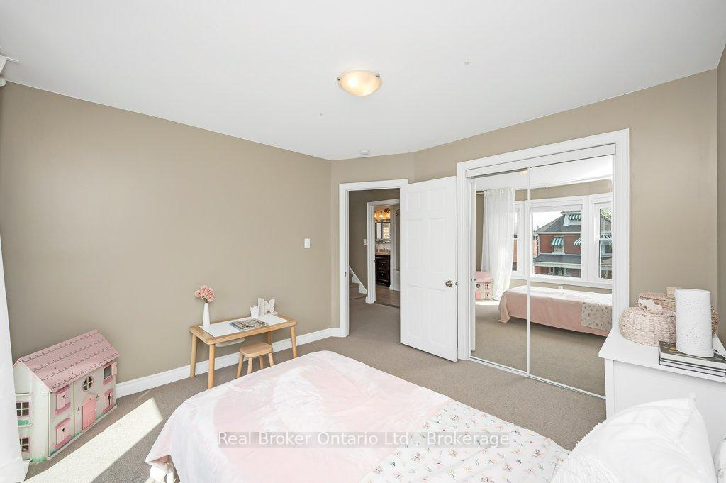 Photo 15 of 18 Kensington Avenue N, Hamilton, Crown Point — HOMEH