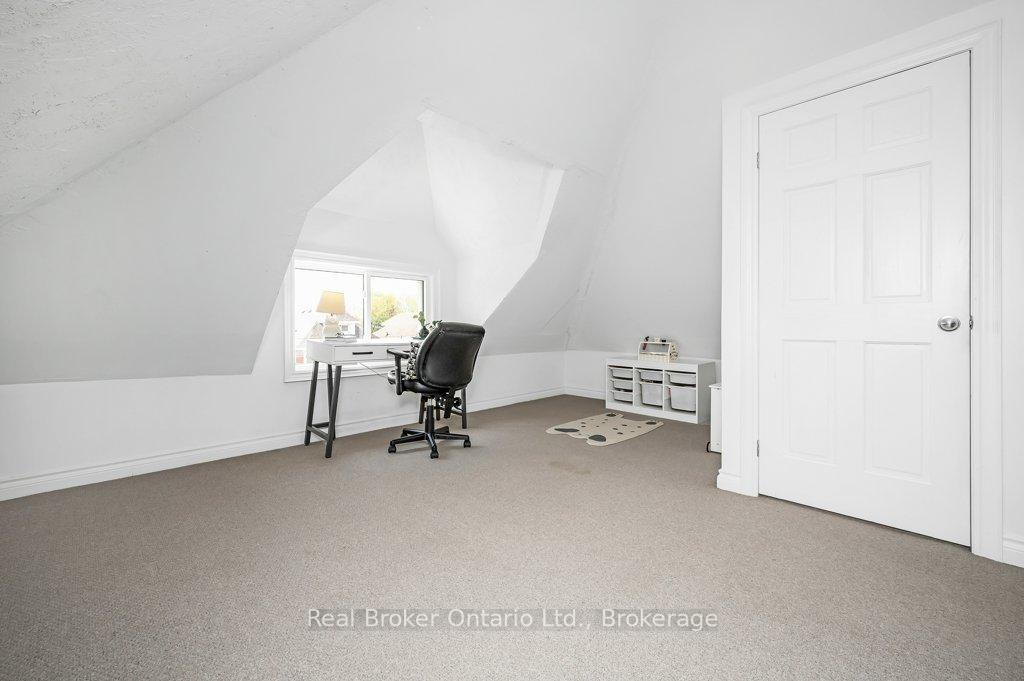 Photo 25 of 18 Kensington Avenue N, Hamilton, Crown Point — HOMEH