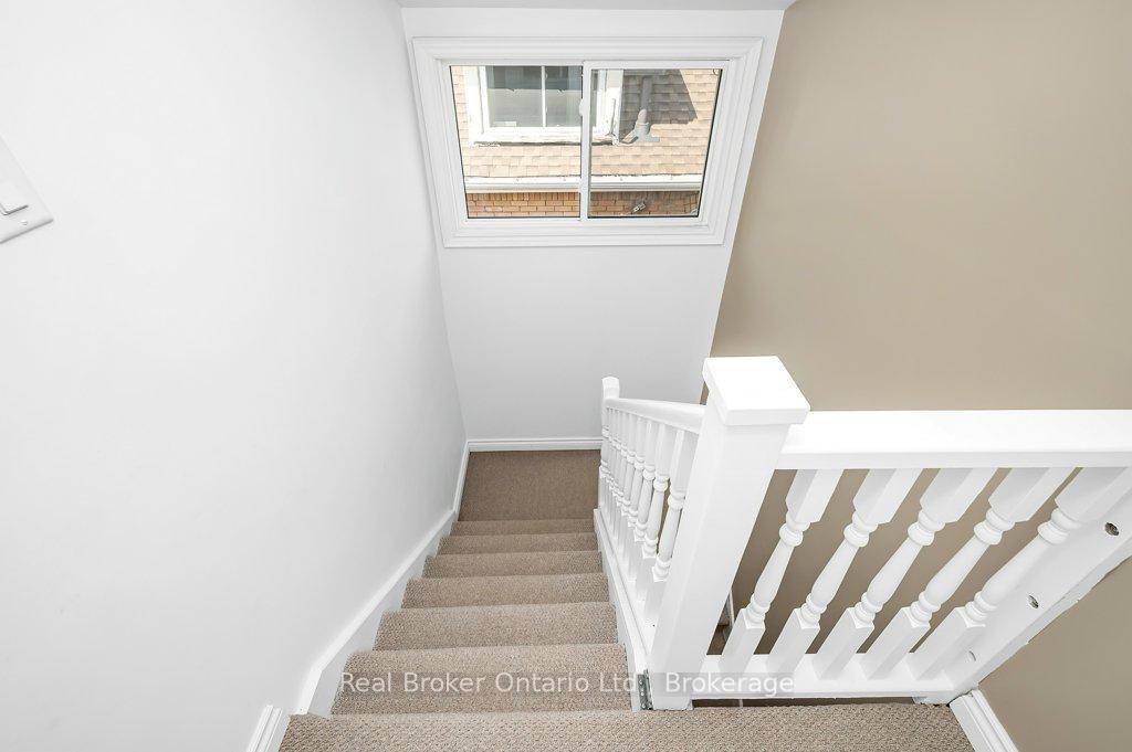 Photo 16 of 18 Kensington Avenue N, Hamilton, Crown Point — HOMEH
