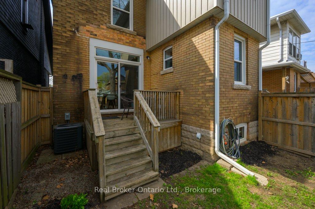 Photo 23 of 18 Kensington Avenue N, Hamilton, Crown Point — HOMEH