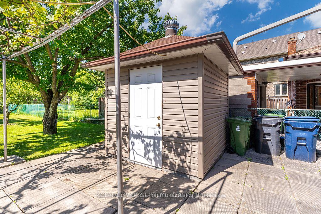 Photo 16 of 74 Roberta Drive, Toronto, Englemount-Lawrence — HOMEH
