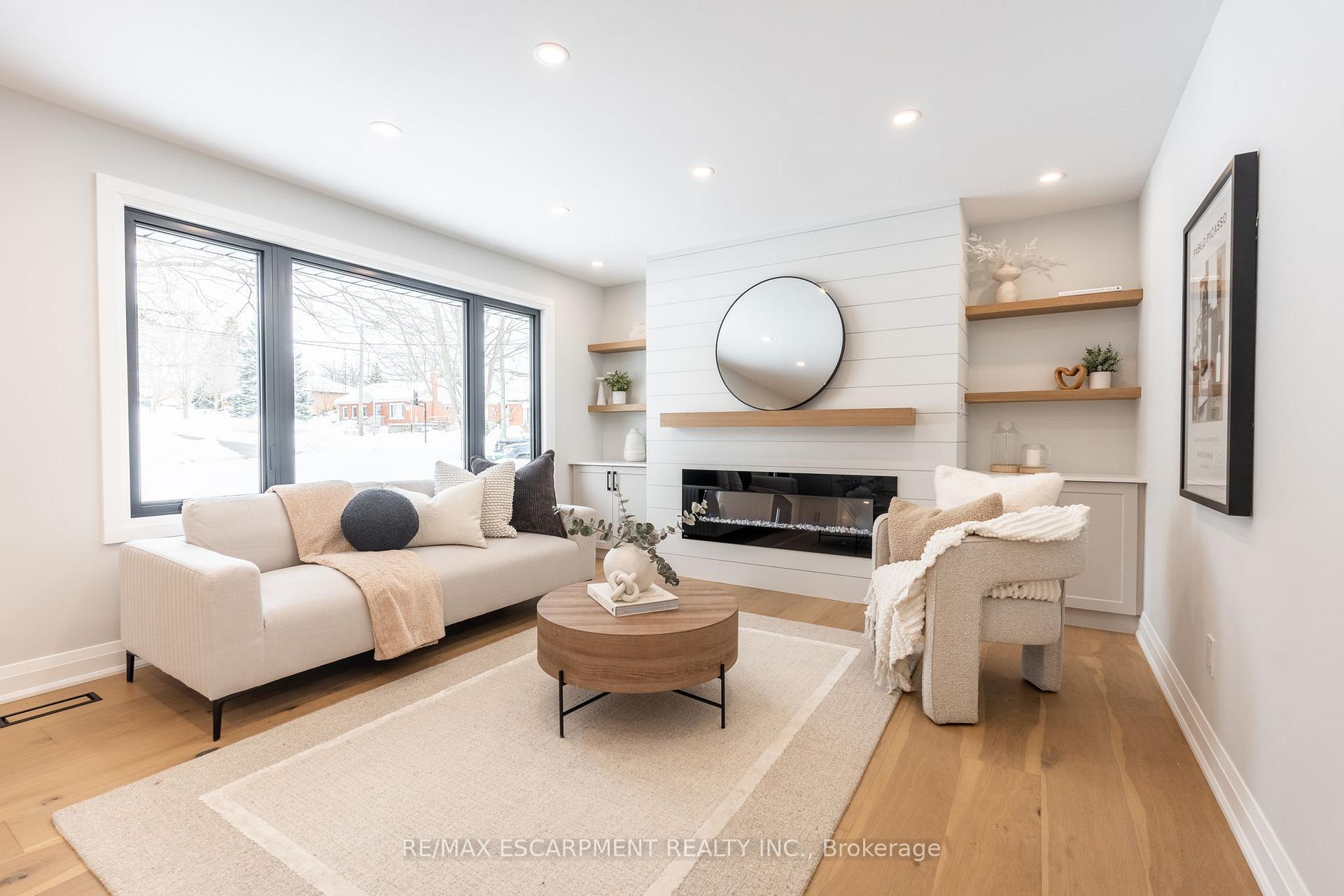 Photo 5 of 11 James Street, Hamilton, Waterdown — HOMEH