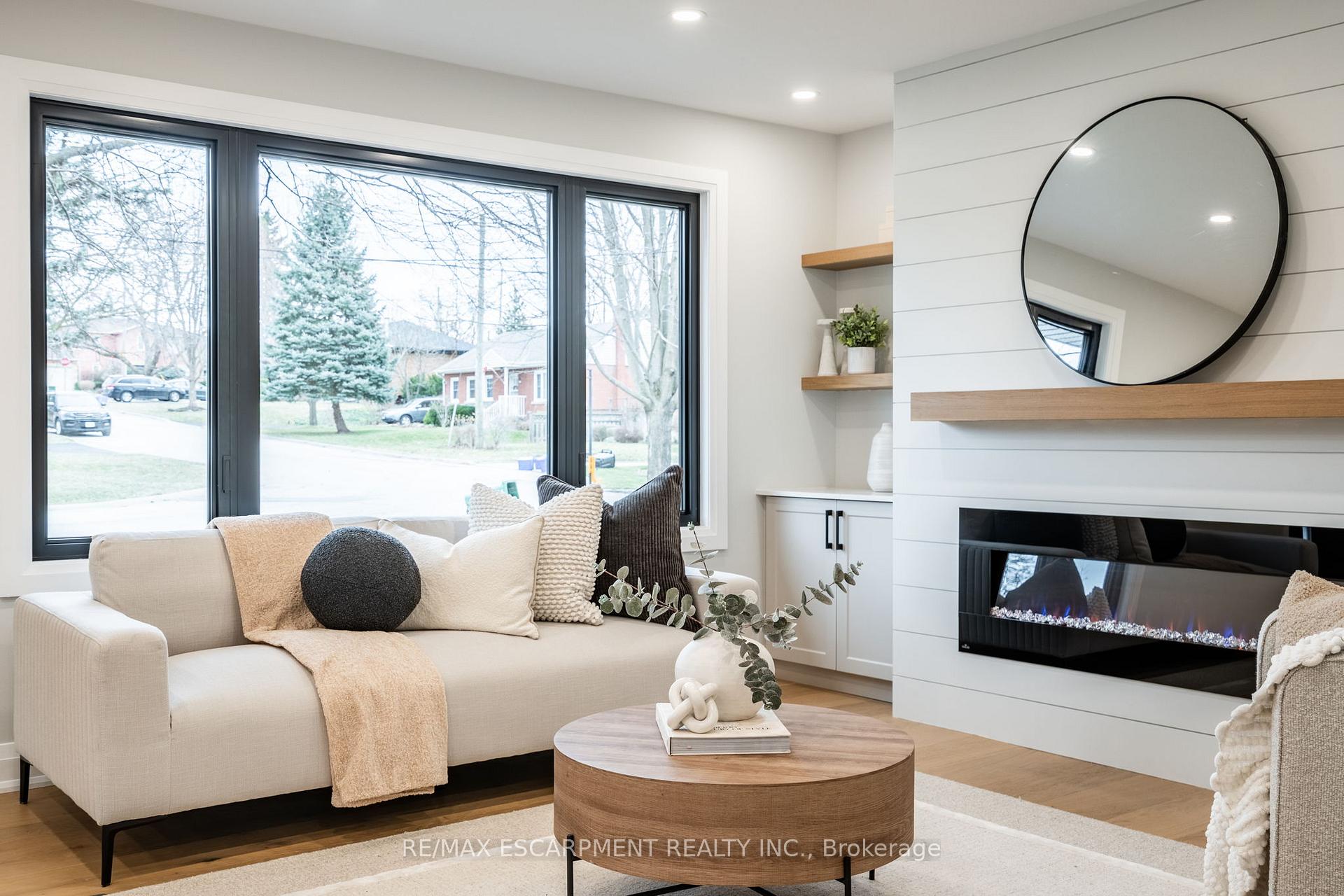 Photo 8 of 11 James Street, Hamilton, Waterdown — HOMEH