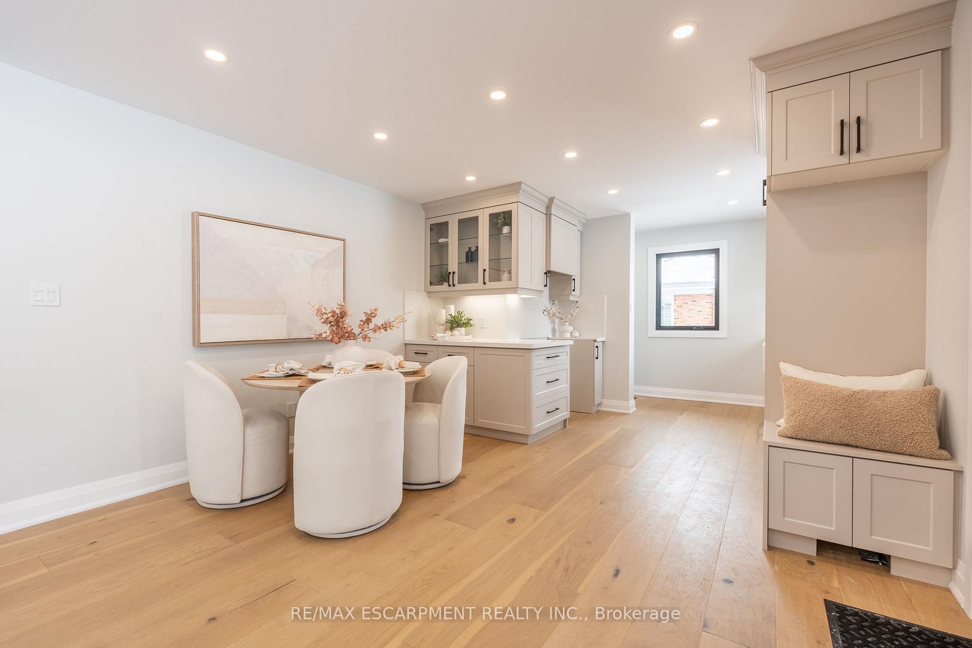 Photo 13 of 11 James Street, Hamilton, Waterdown — HOMEH