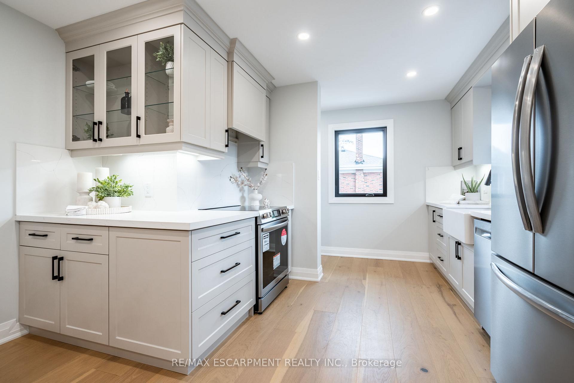 Photo 16 of 11 James Street, Hamilton, Waterdown — HOMEH