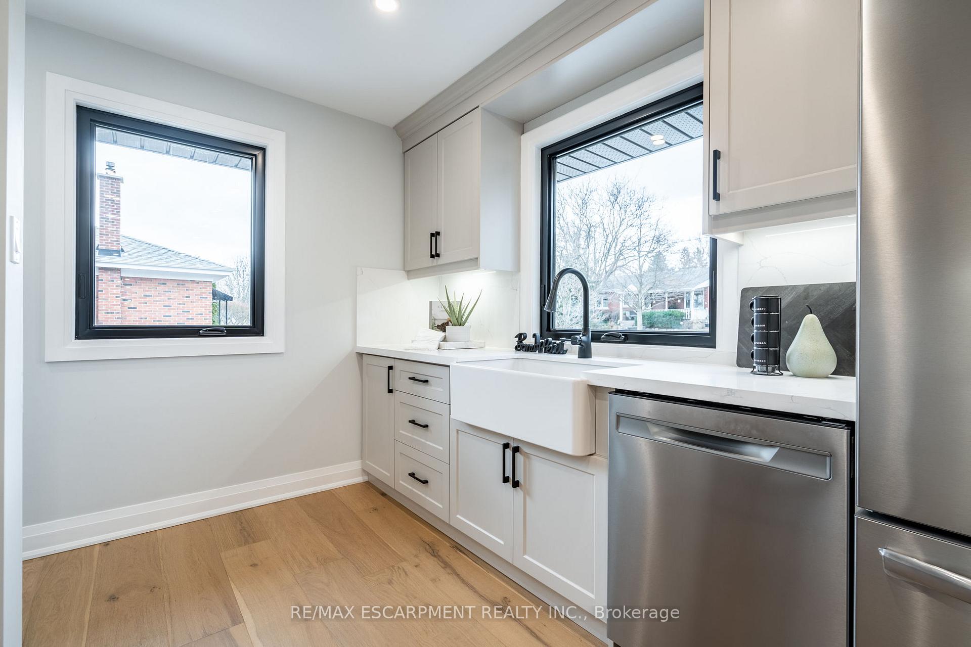 Photo 17 of 11 James Street, Hamilton, Waterdown — HOMEH