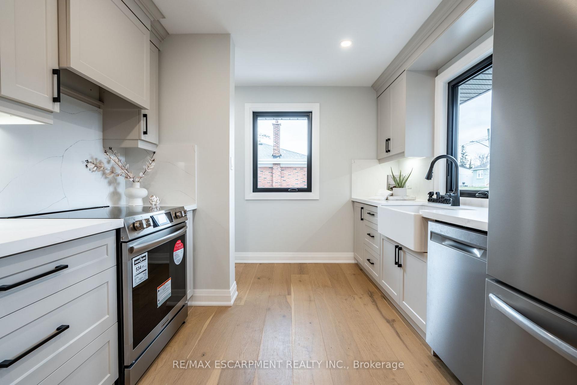 Photo 20 of 11 James Street, Hamilton, Waterdown — HOMEH