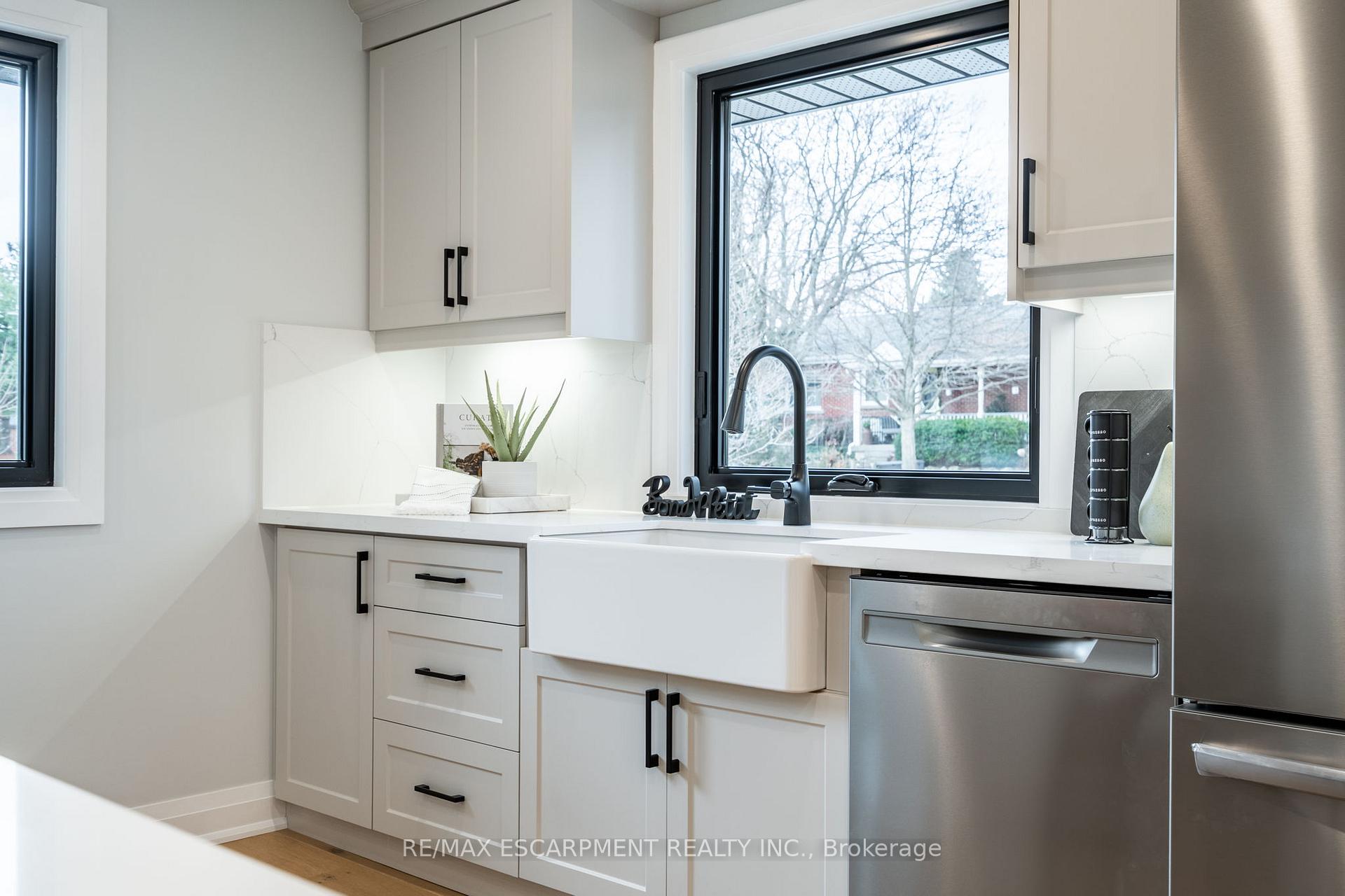Photo 21 of 11 James Street, Hamilton, Waterdown — HOMEH