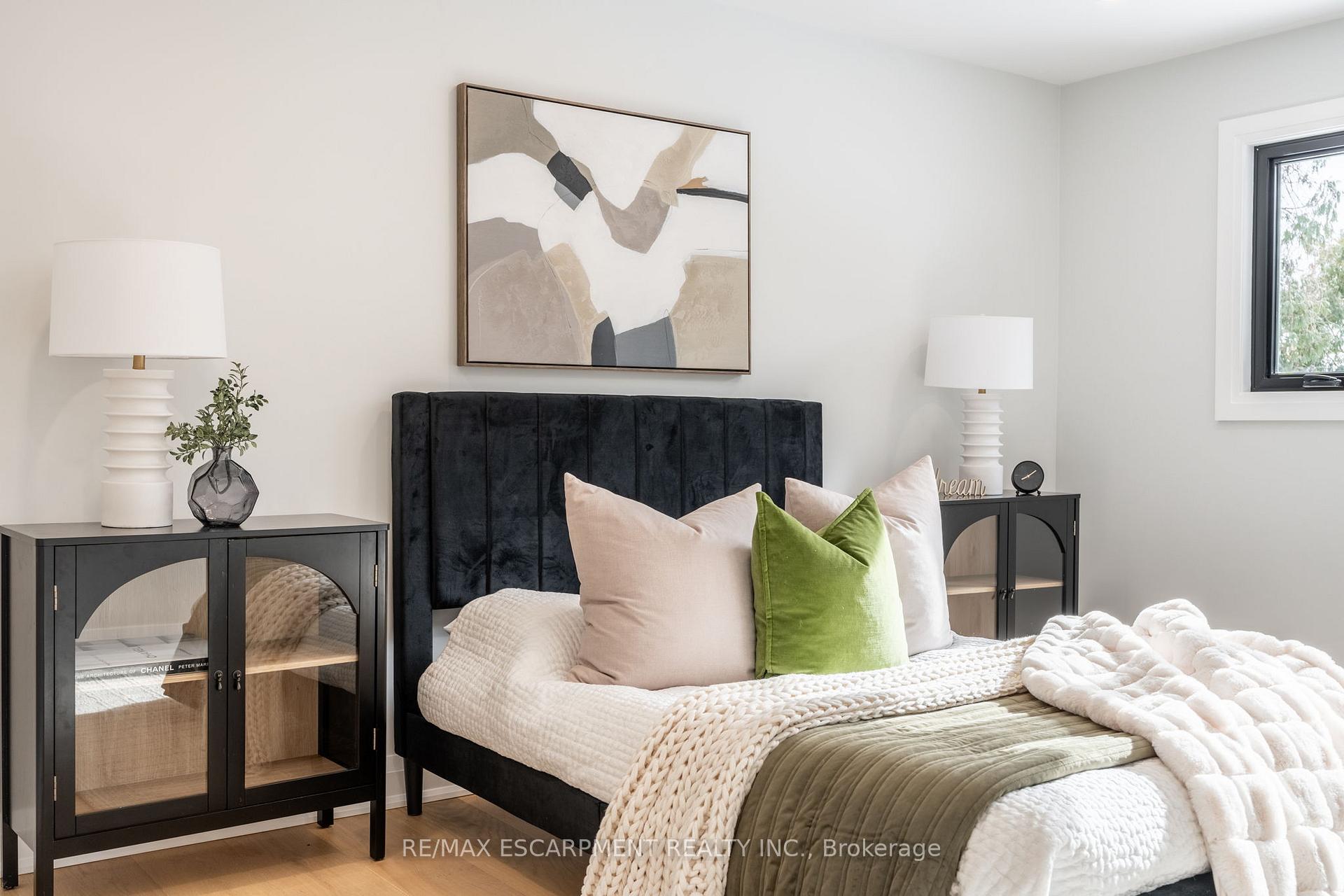Photo 19 of 11 James Street, Hamilton, Waterdown — HOMEH
