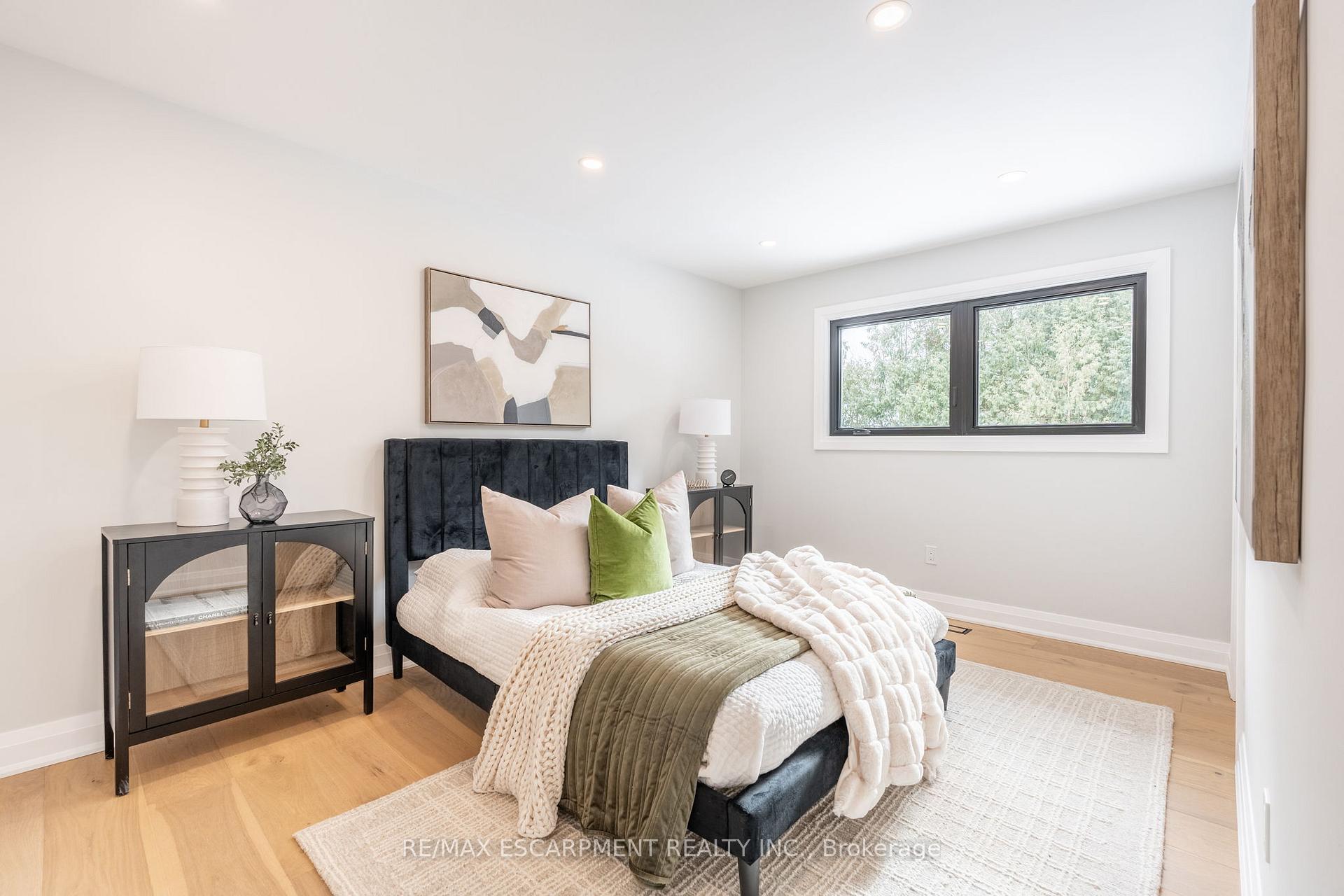 Photo 29 of 11 James Street, Hamilton, Waterdown — HOMEH