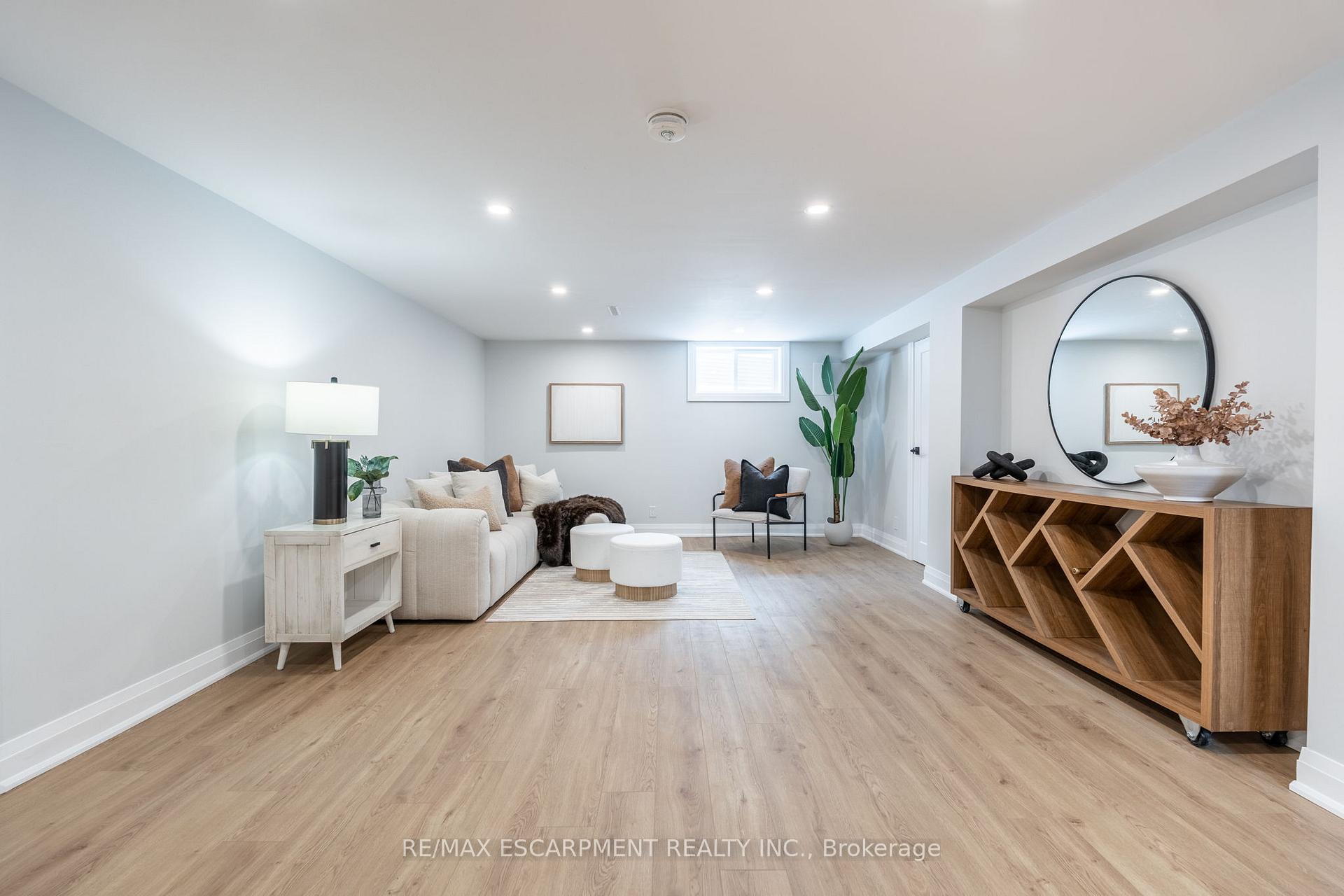 Photo 37 of 11 James Street, Hamilton, Waterdown — HOMEH