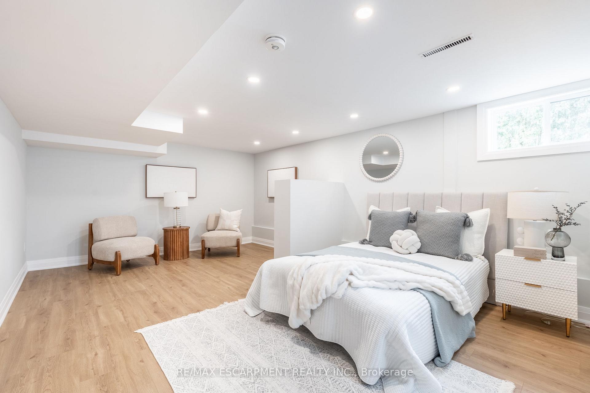 Photo 41 of 11 James Street, Hamilton, Waterdown — HOMEH