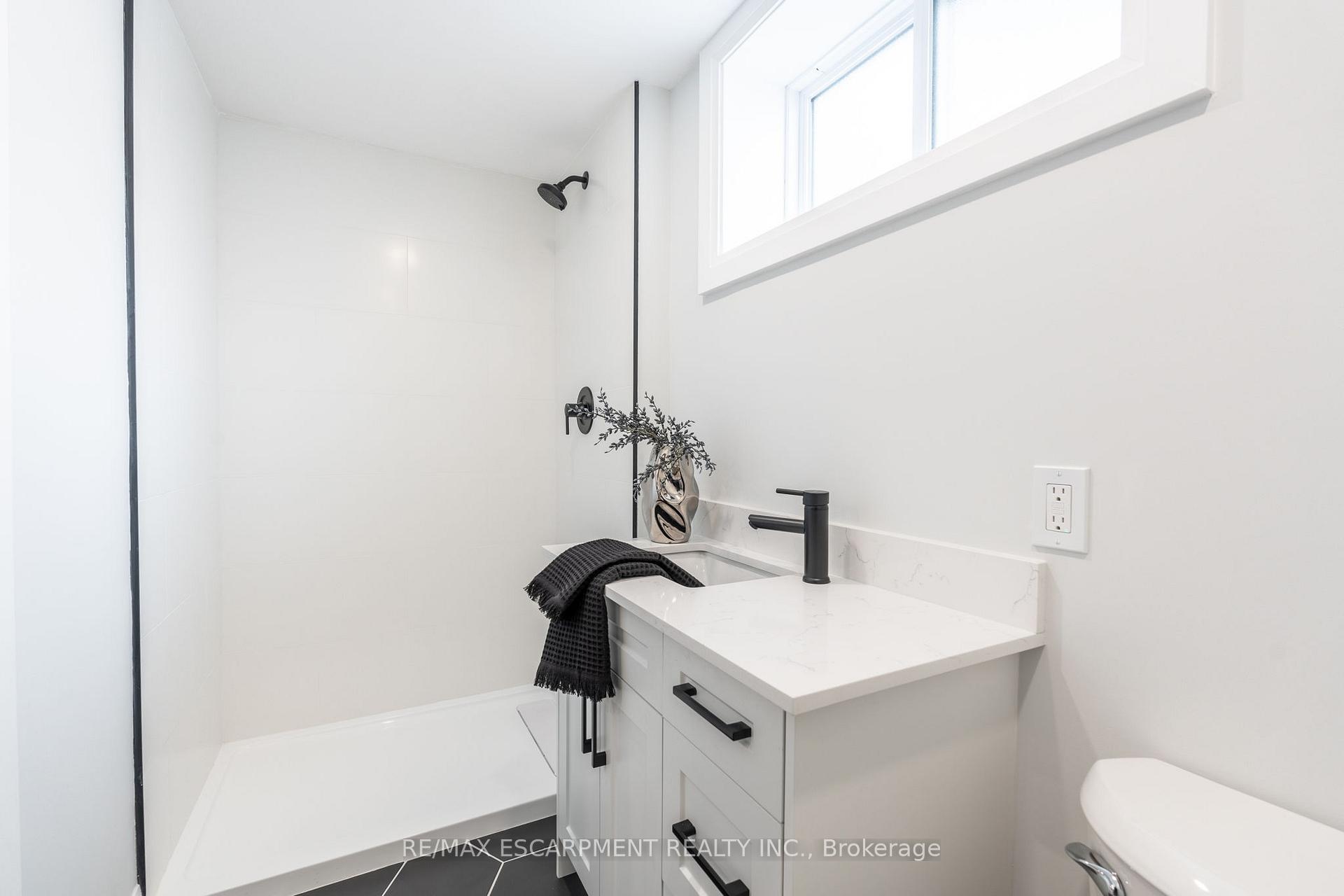 Photo 45 of 11 James Street, Hamilton, Waterdown — HOMEH