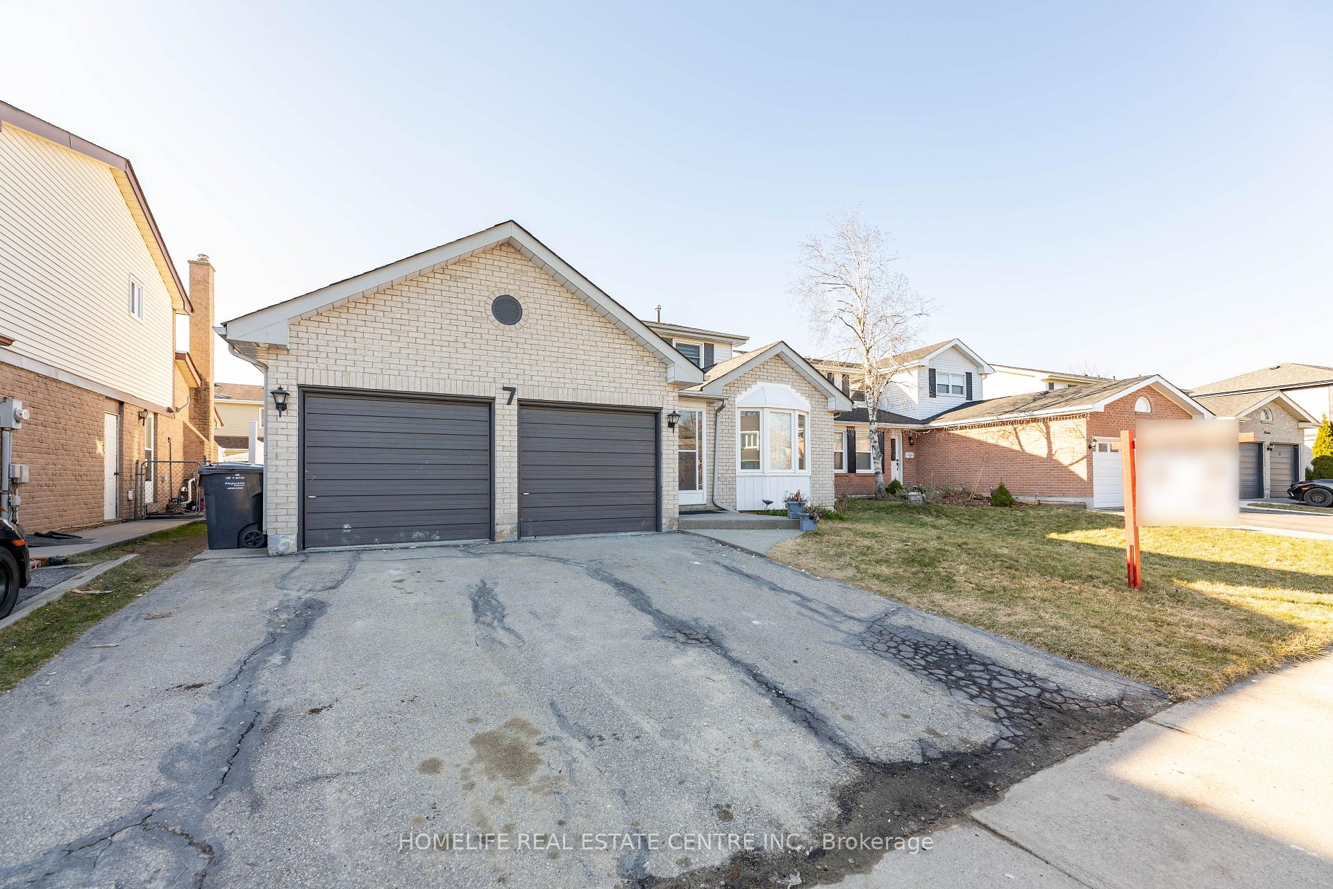 Photo 26 of 7 Markham Street, Brampton, Central Park — HOMEH