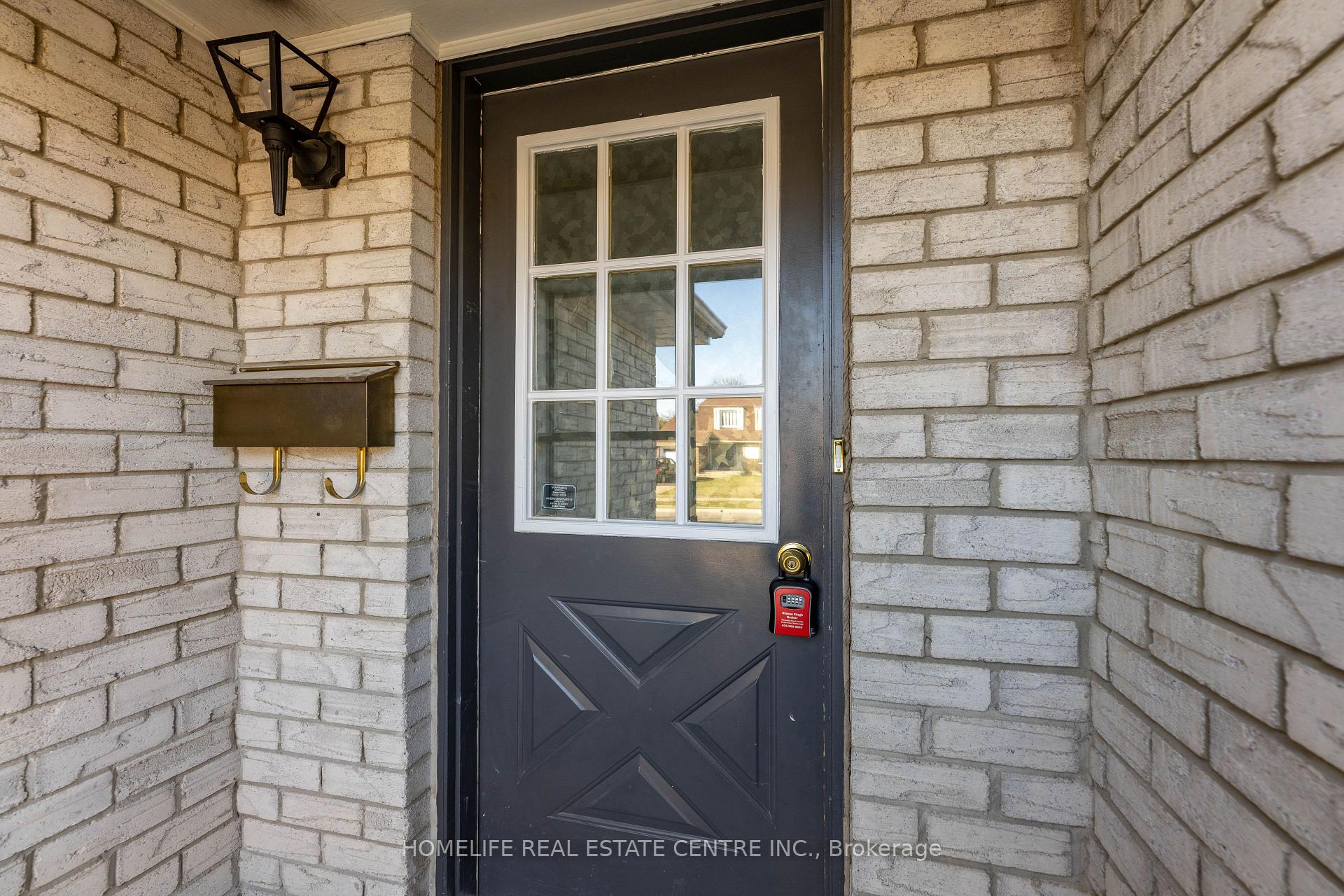 Photo 5 of 7 Markham Street, Brampton, Central Park — HOMEH