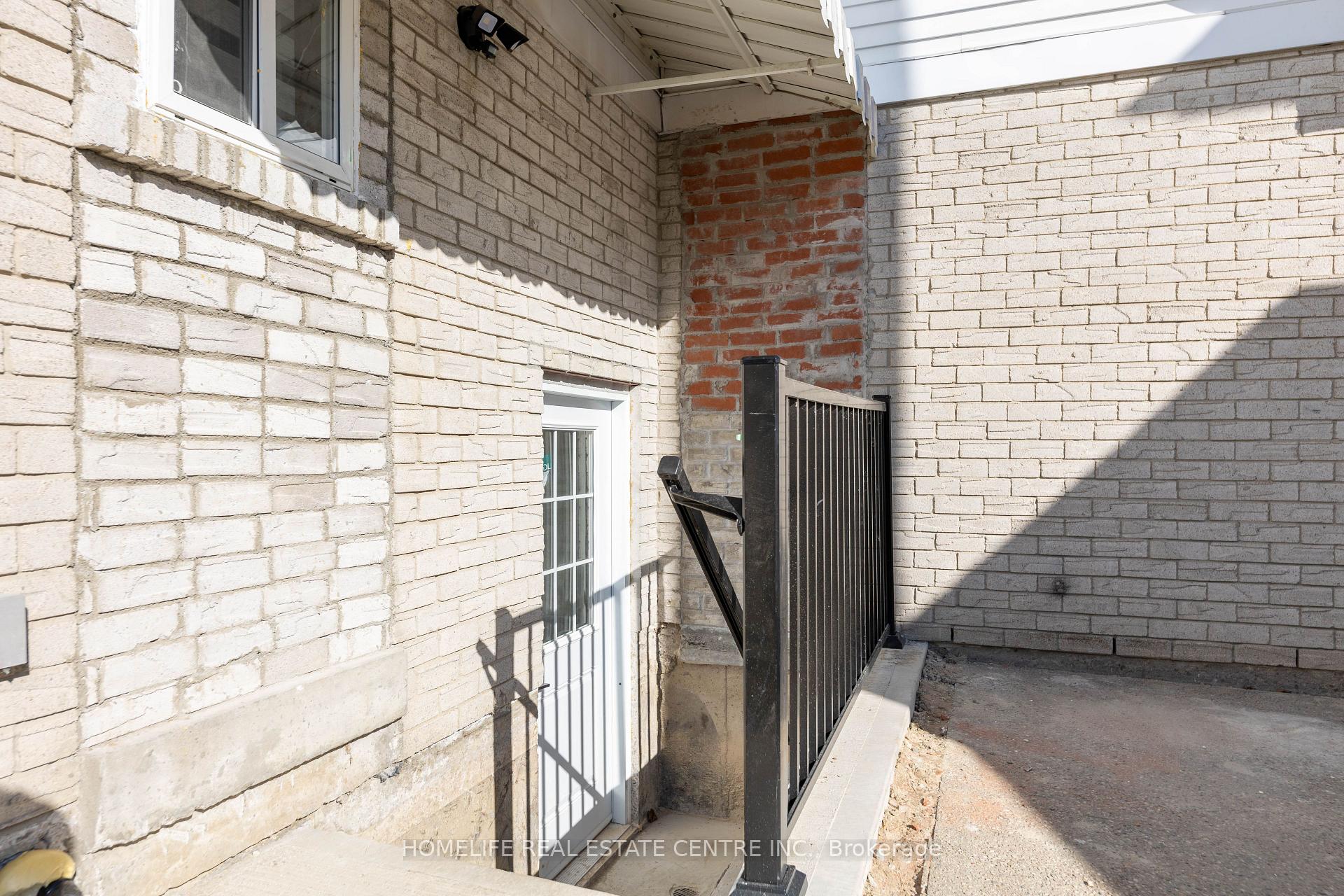 Photo 37 of 7 Markham Street, Brampton, Central Park — HOMEH