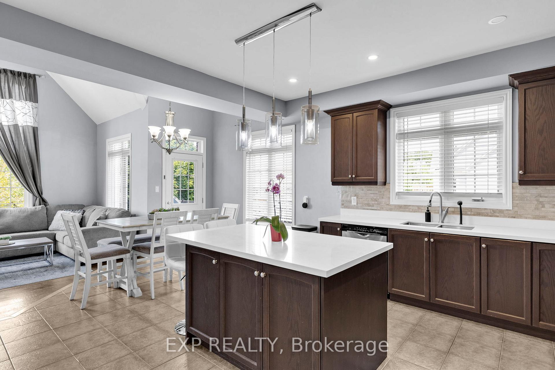 Photo 11 of 105 White Sands Way, Wasaga Beach — HOMEH