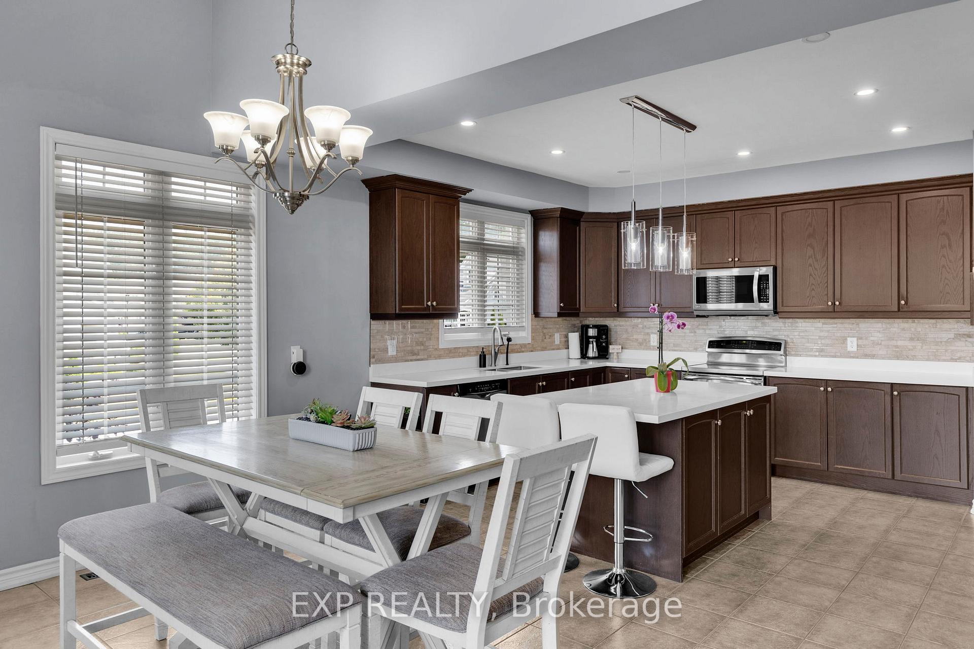 Photo 10 of 105 White Sands Way, Wasaga Beach — HOMEH