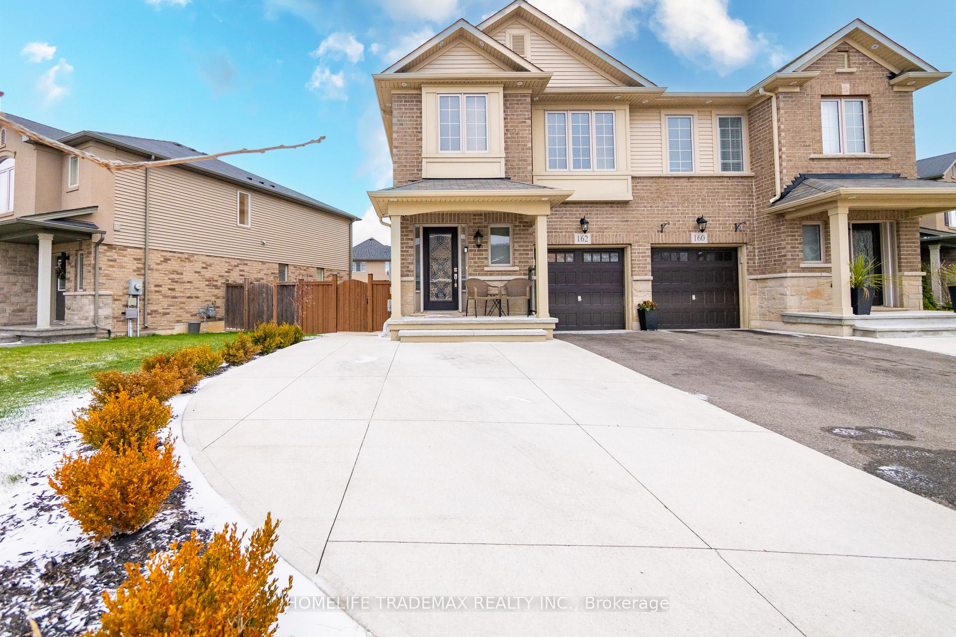 Front of 162 Westbank Trail