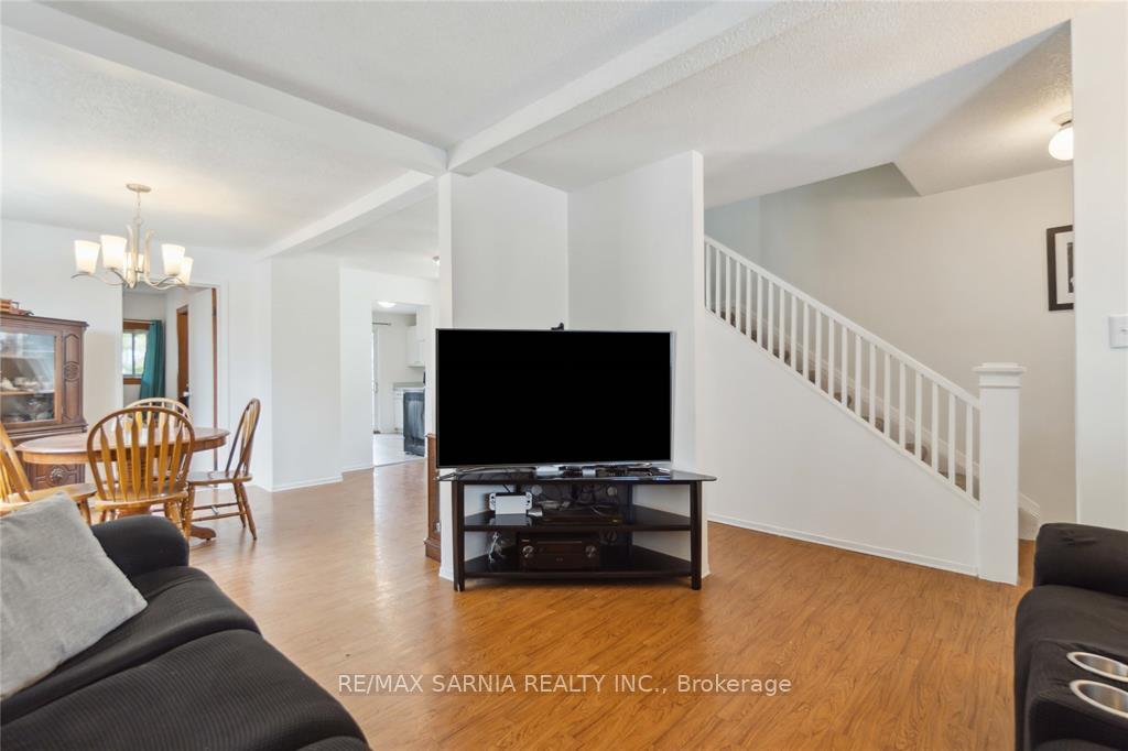 Photo 3 of 408 Talfourd Street, Sarnia — HOMEH