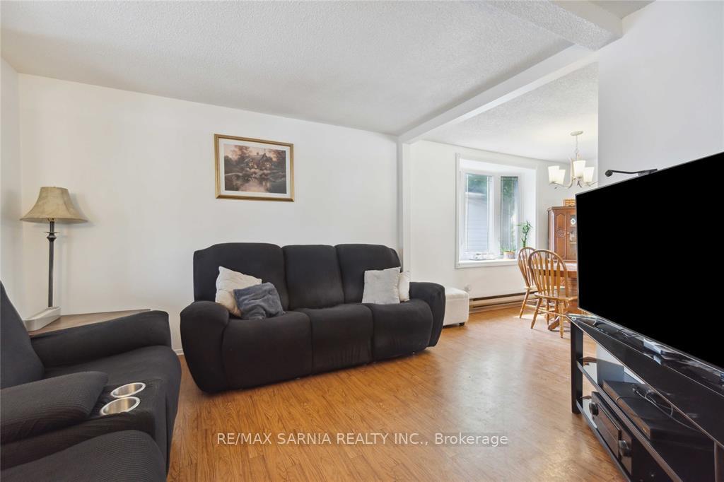 Photo 11 of 408 Talfourd Street, Sarnia — HOMEH