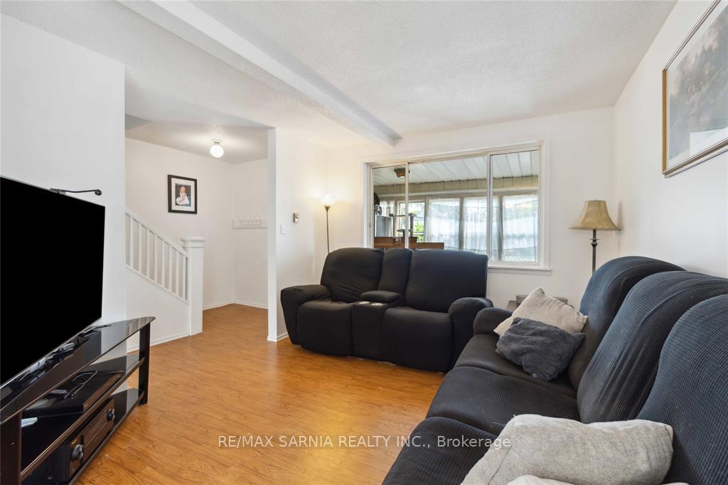 Photo 8 of 408 Talfourd Street, Sarnia — HOMEH