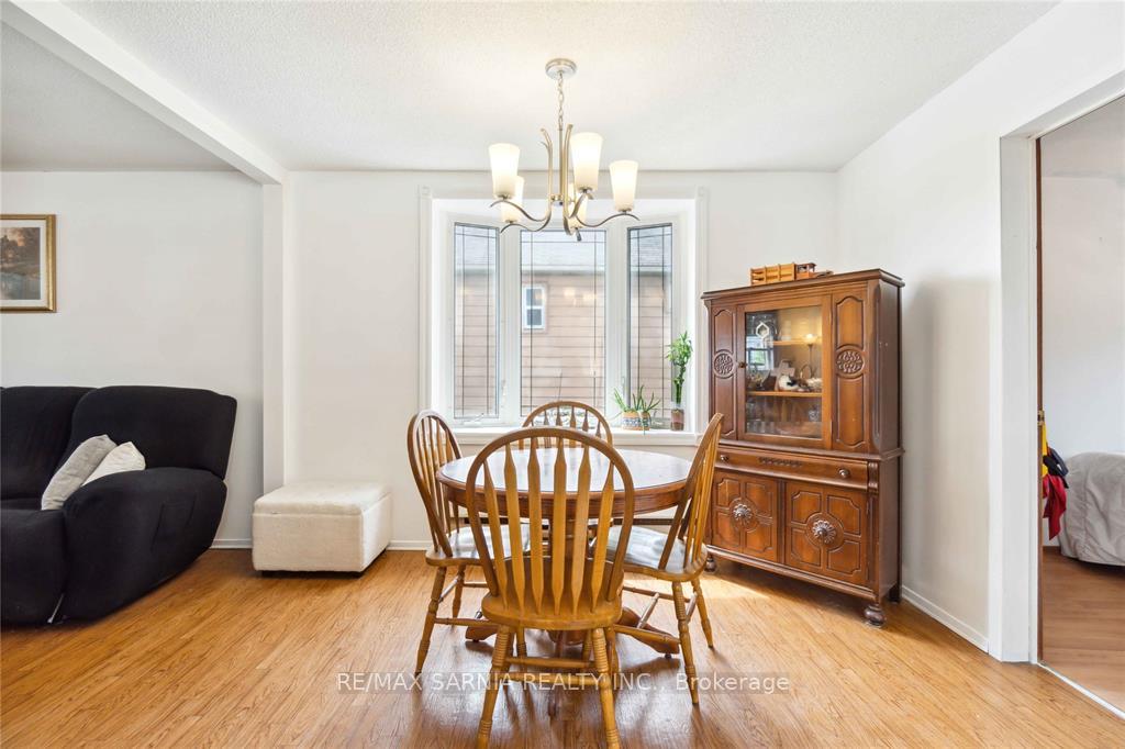 Photo 5 of 408 Talfourd Street, Sarnia — HOMEH