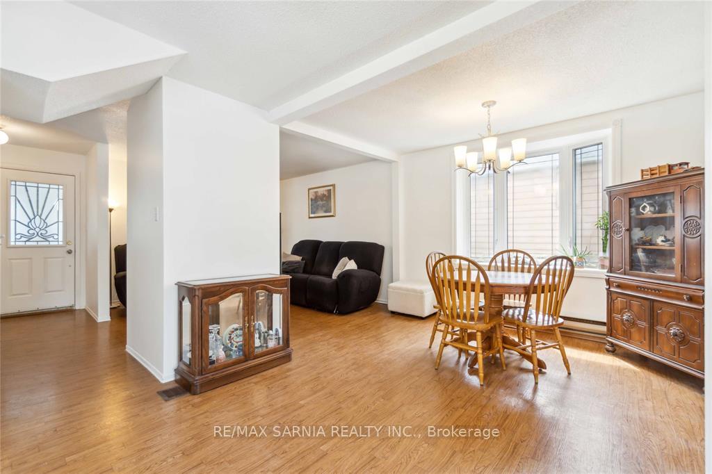 Photo 17 of 408 Talfourd Street, Sarnia — HOMEH