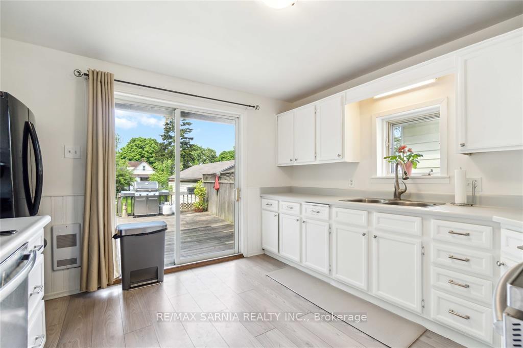Photo 16 of 408 Talfourd Street, Sarnia — HOMEH