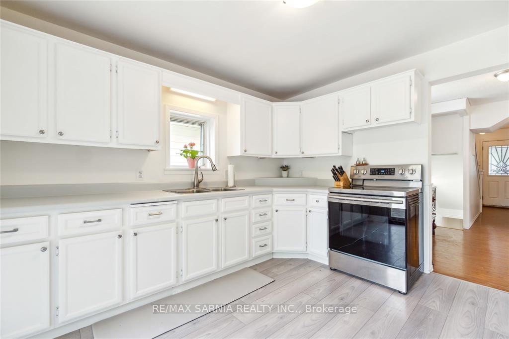 Photo 19 of 408 Talfourd Street, Sarnia — HOMEH
