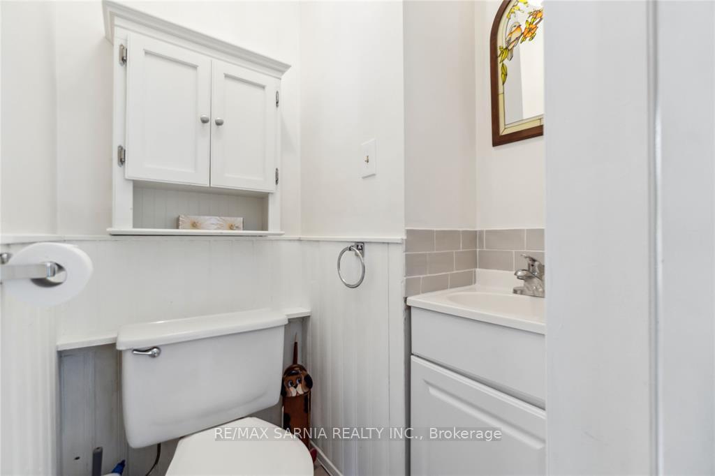 Photo 2 of 408 Talfourd Street, Sarnia — HOMEH