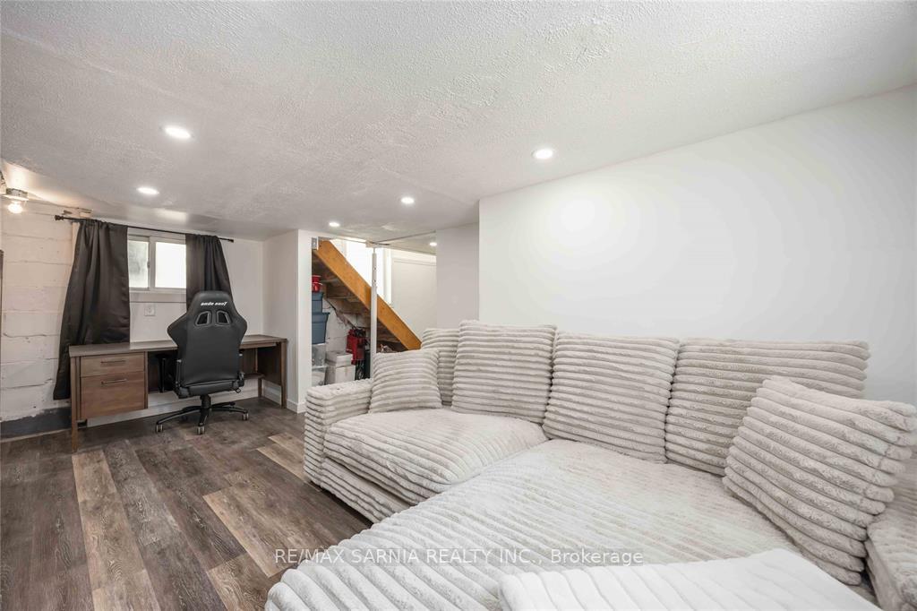 Photo 41 of 408 Talfourd Street, Sarnia — HOMEH