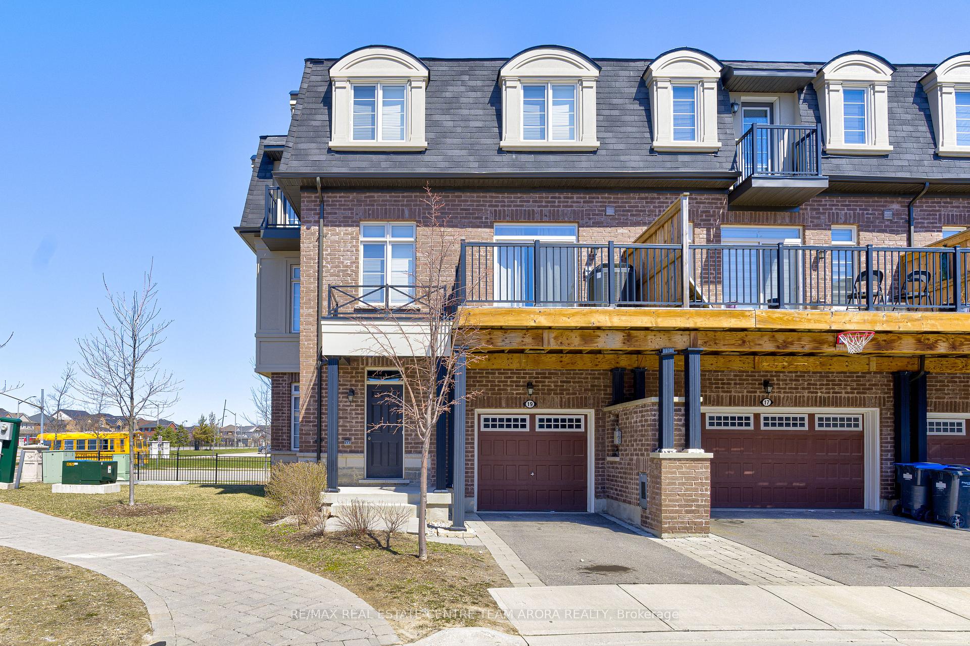 Photo 3 of 19 Gilford Street, Brampton, Credit Valley — HOMEH