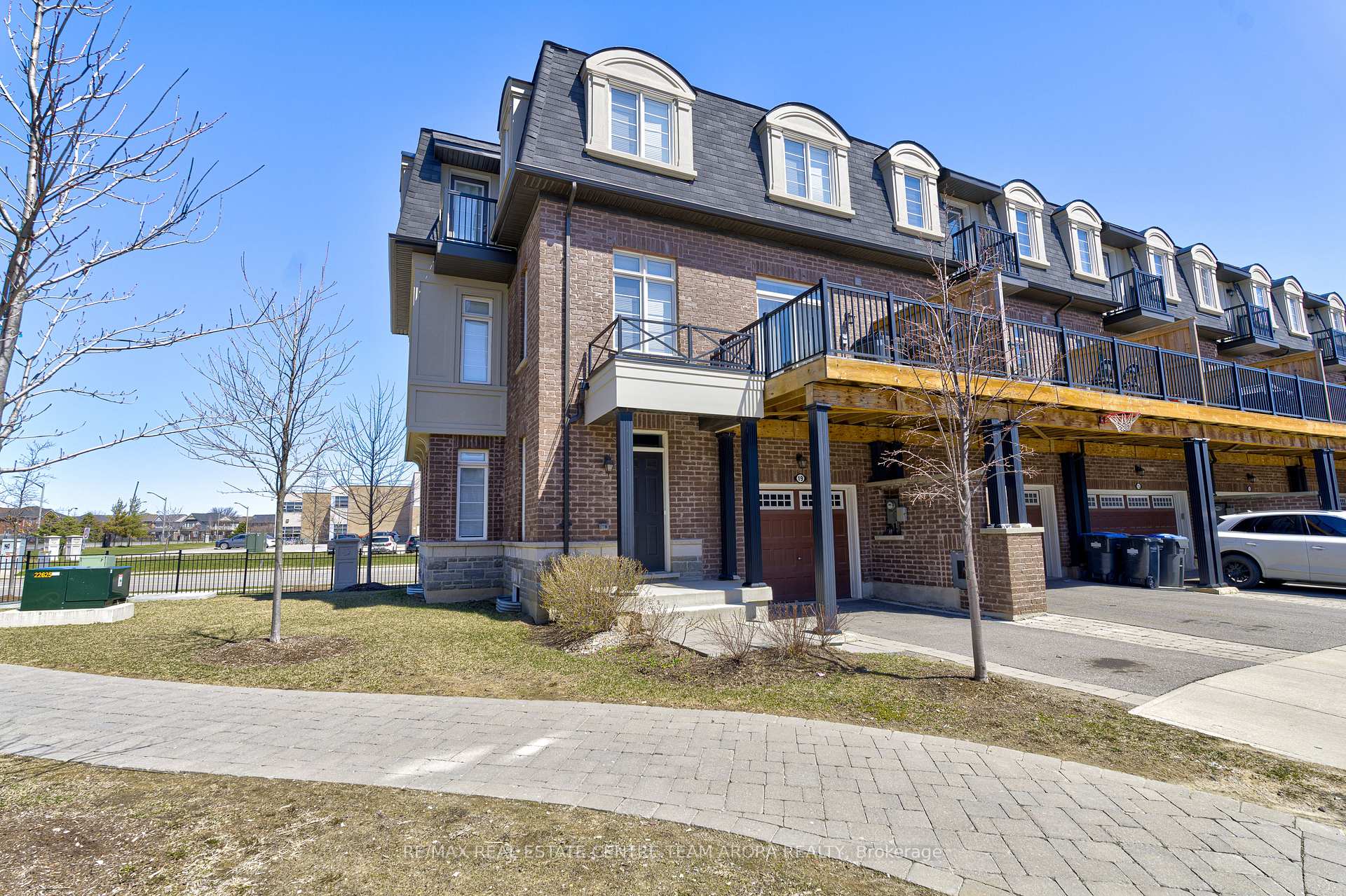 Photo 6 of 19 Gilford Street, Brampton, Credit Valley — HOMEH