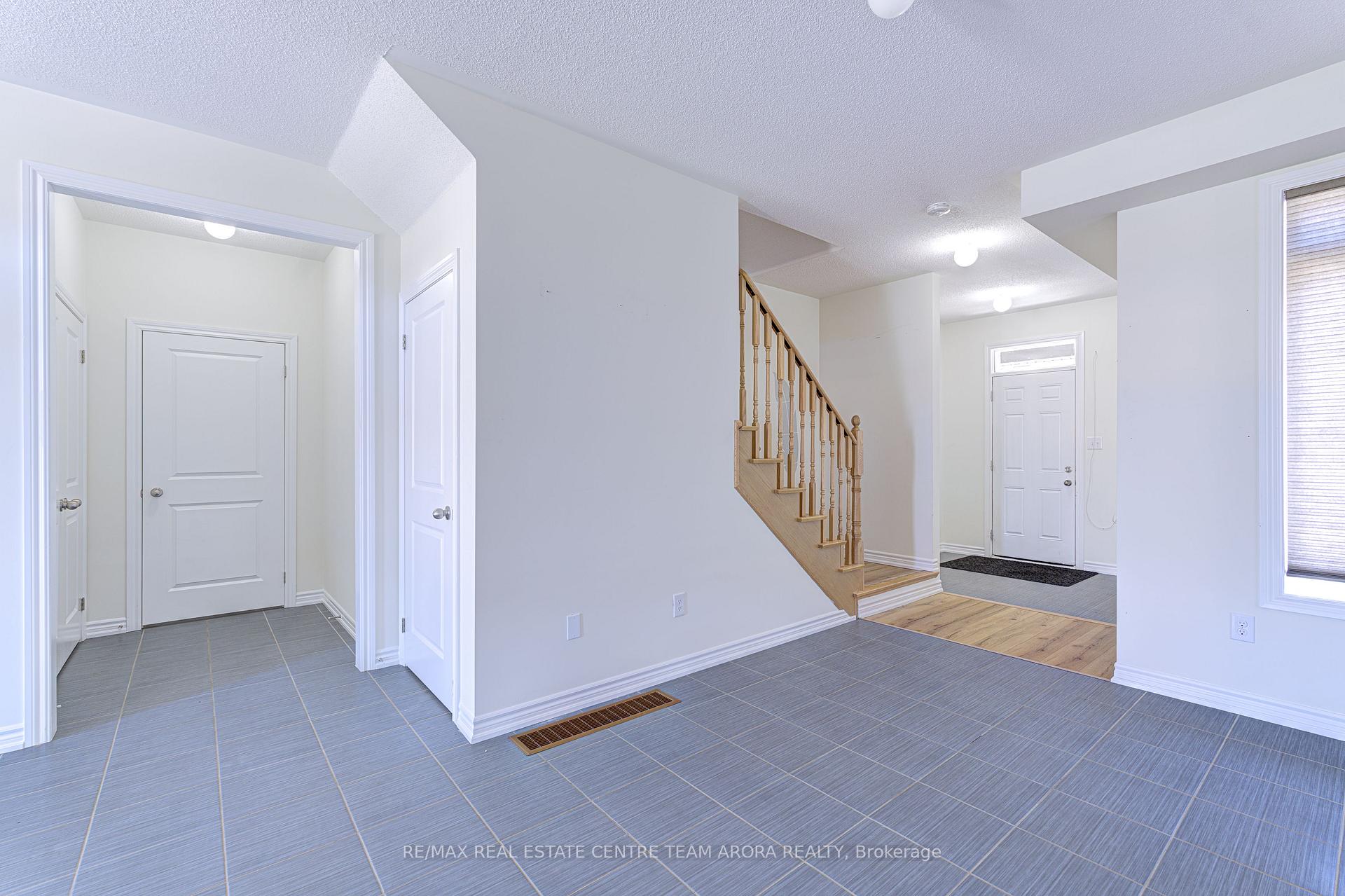 Photo 2 of 19 Gilford Street, Brampton, Credit Valley — HOMEH