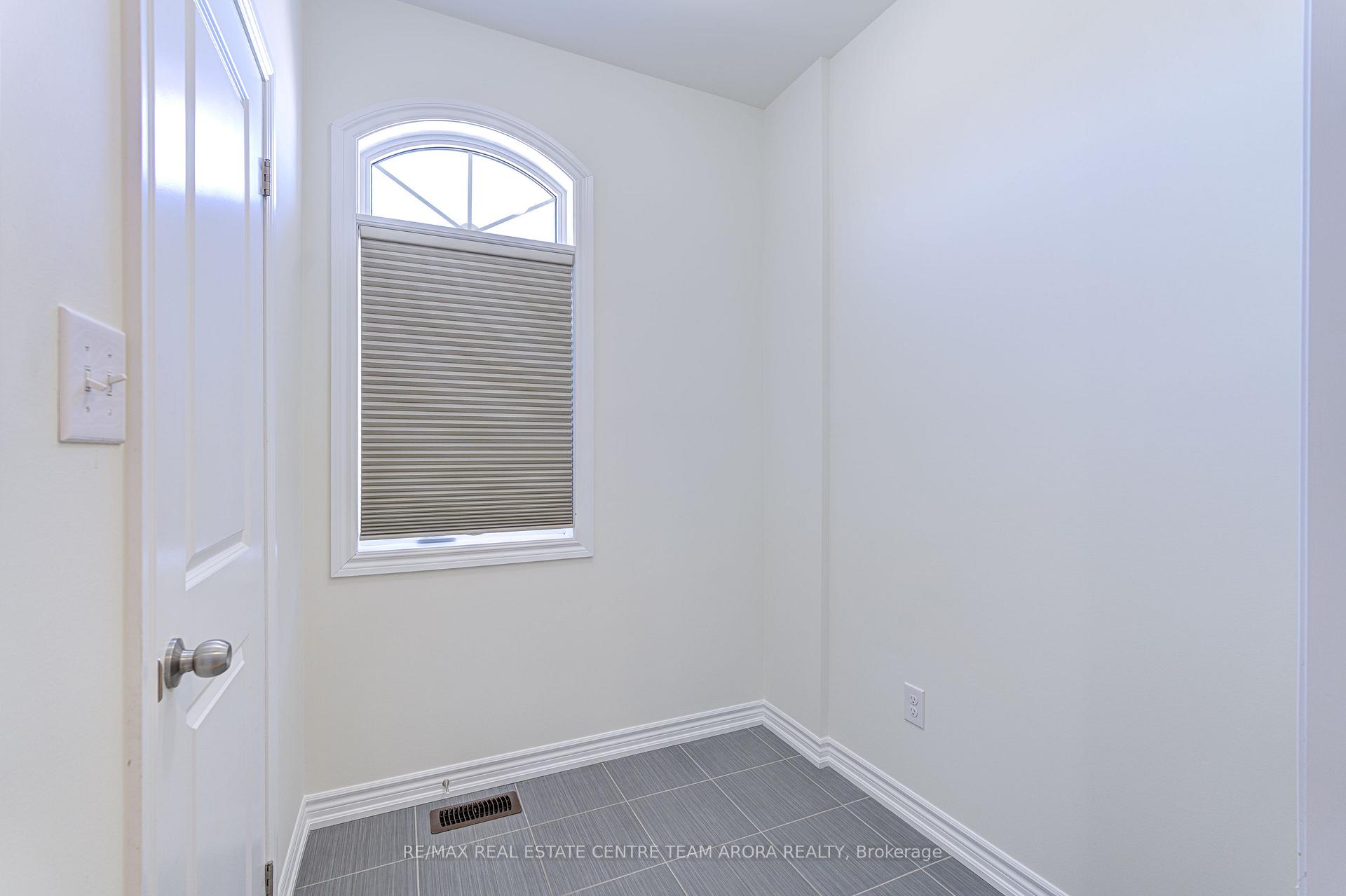 Photo 35 of 19 Gilford Street, Brampton, Credit Valley — HOMEH