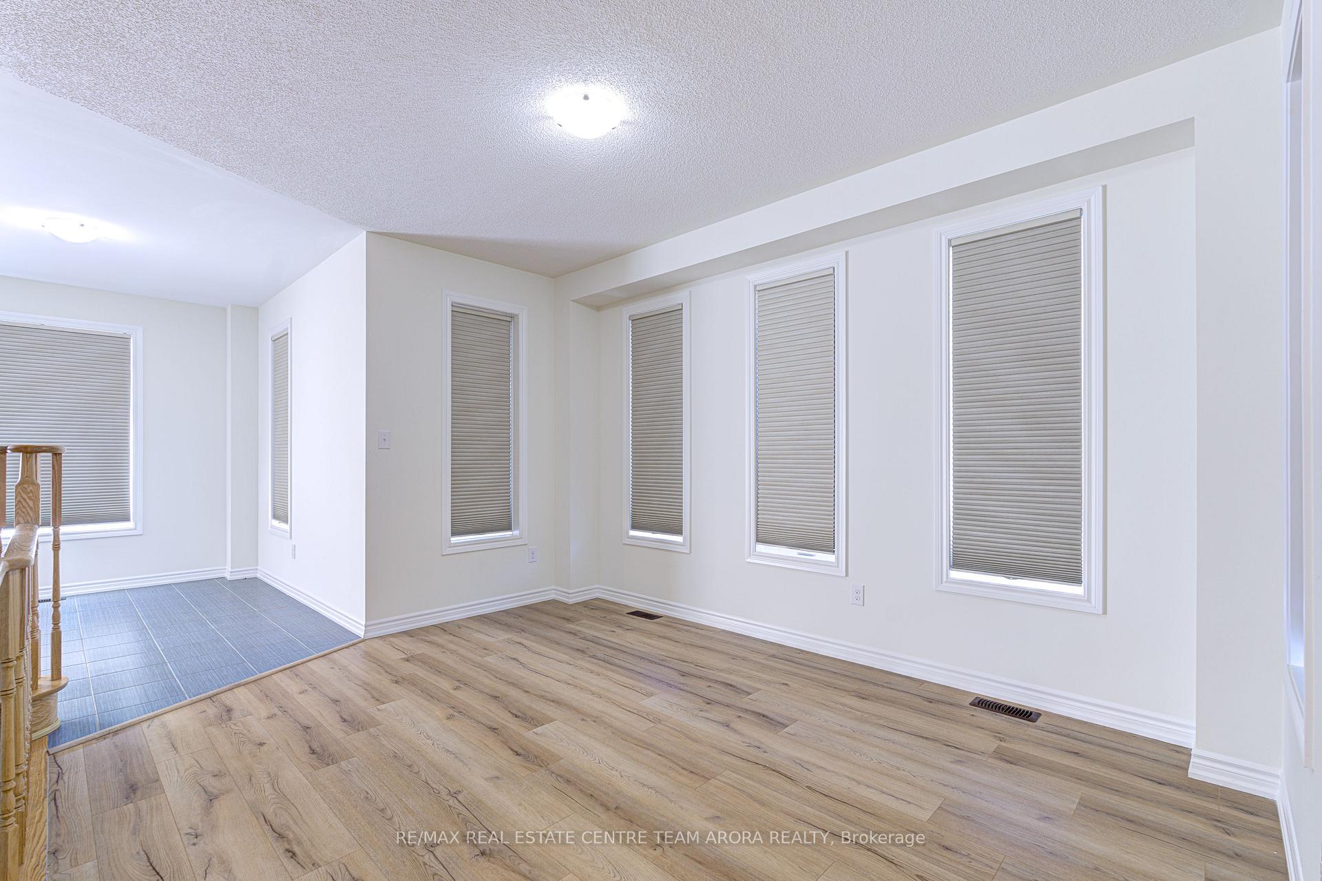 Photo 5 of 19 Gilford Street, Brampton, Credit Valley — HOMEH