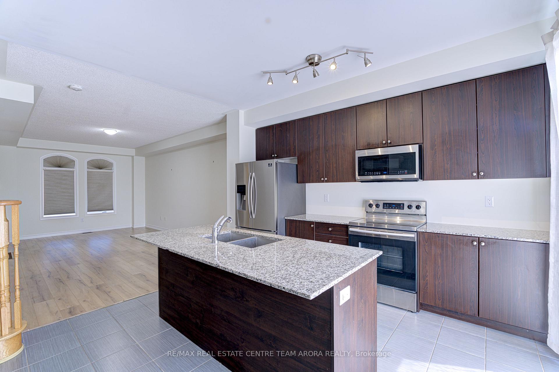 Photo 8 of 19 Gilford Street, Brampton, Credit Valley — HOMEH