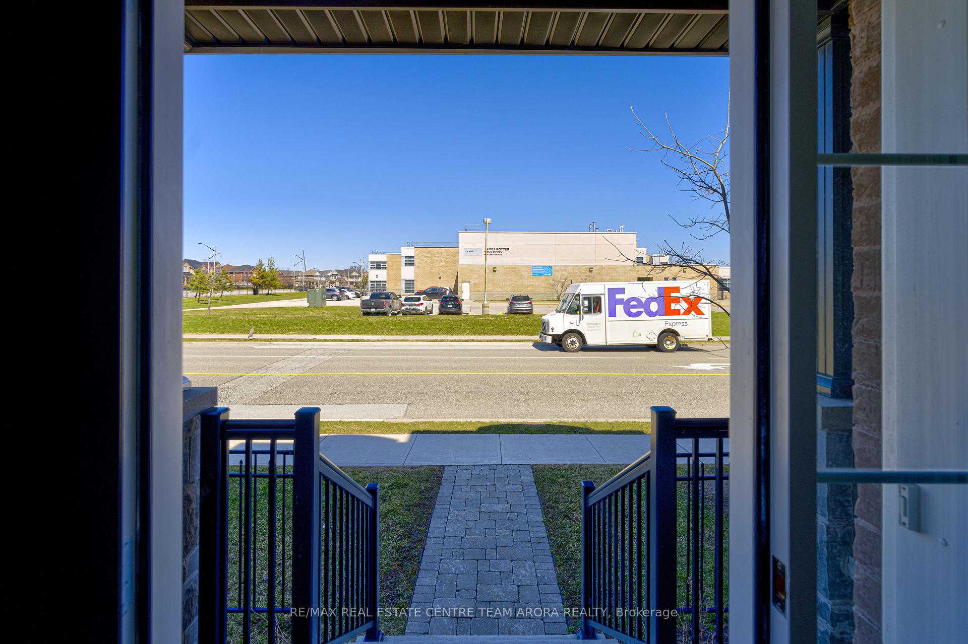Photo 33 of 19 Gilford Street, Brampton, Credit Valley — HOMEH