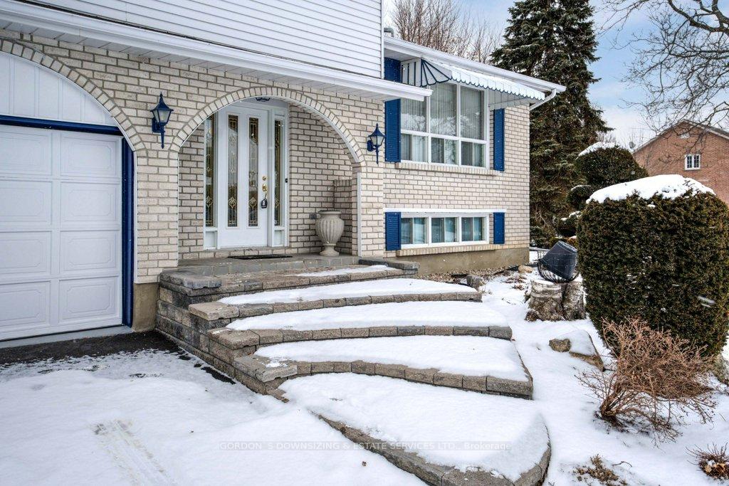 Photo 2 of 10 Brimley Court, Belleville, Belleville Ward — HOMEH