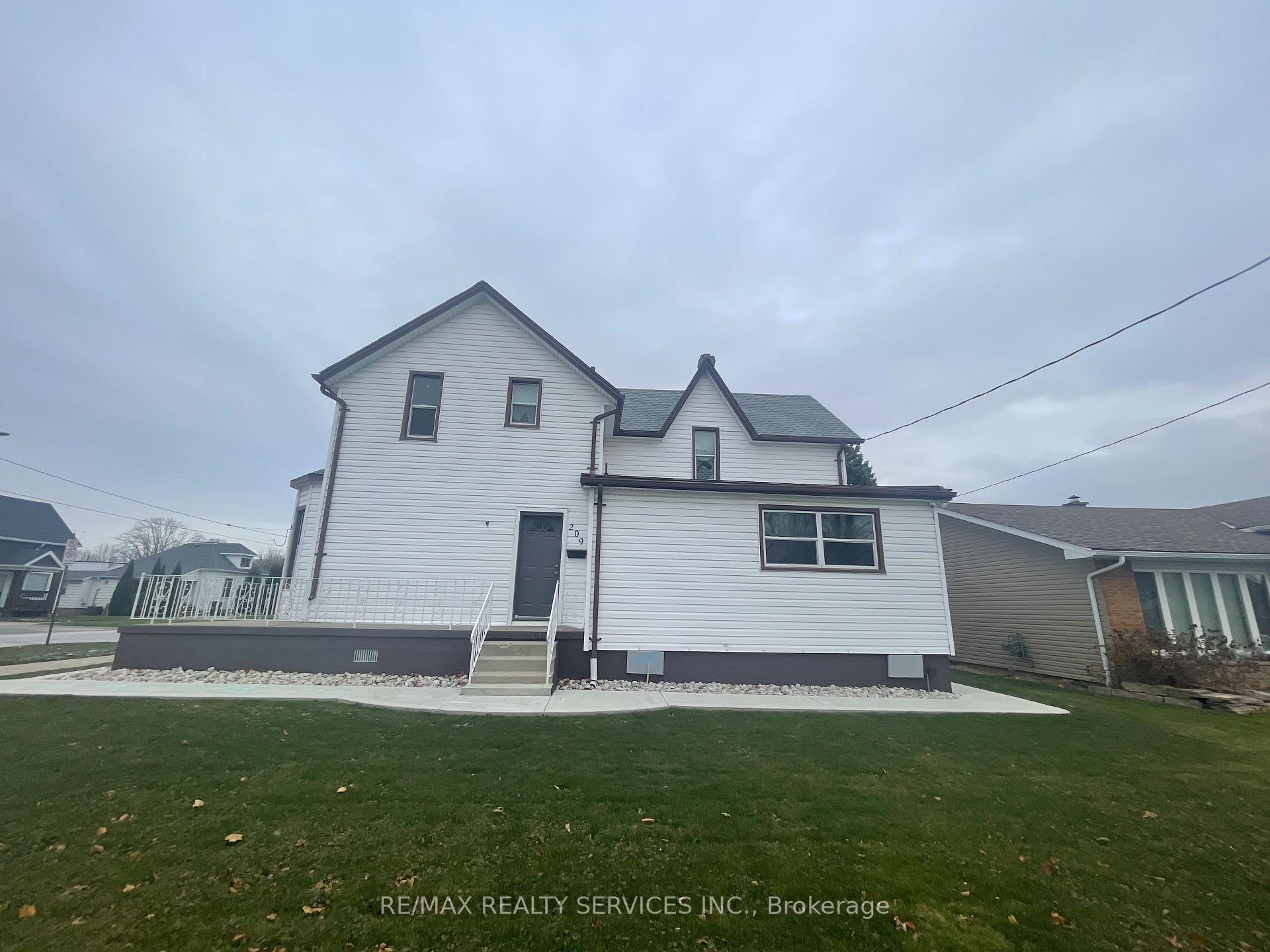 Front of 209 Murray Street