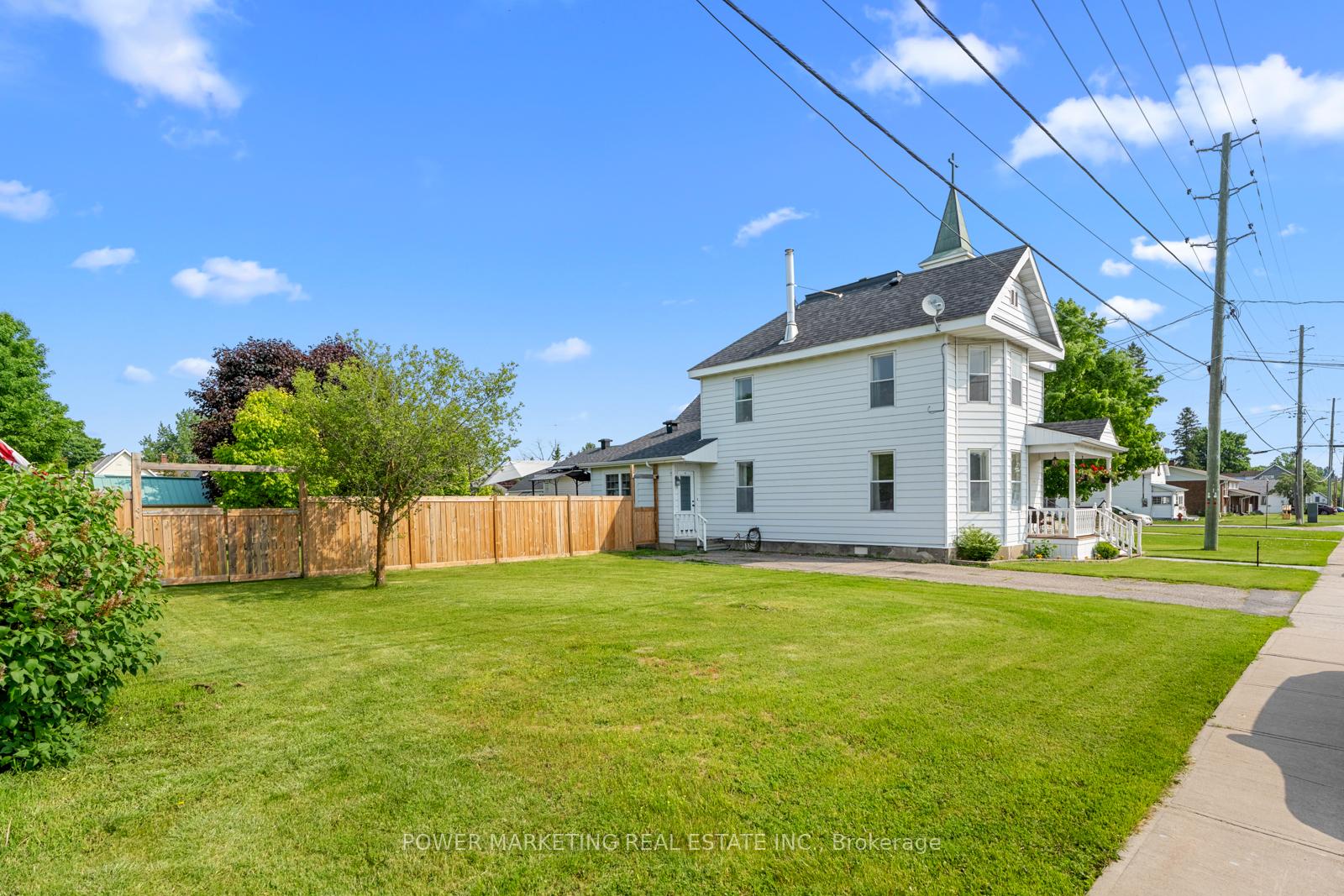 Photo 3 of 49 McLachlin Street, Arnprior — HOMEH