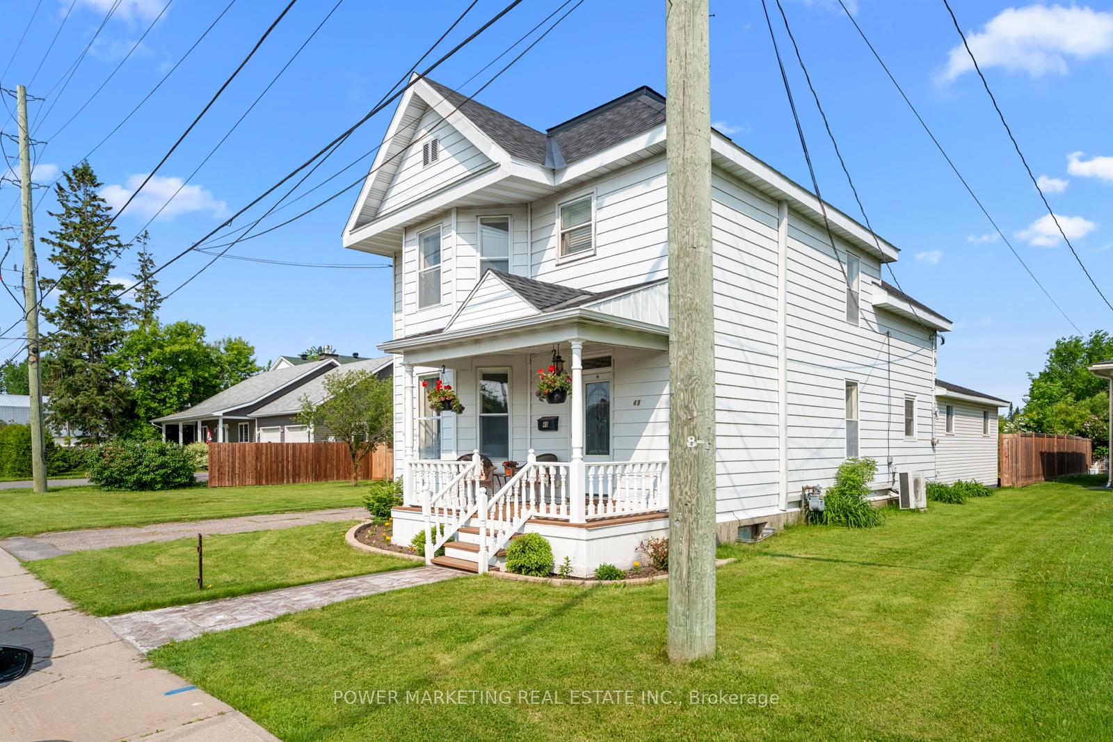 Photo 4 of 49 McLachlin Street, Arnprior — HOMEH