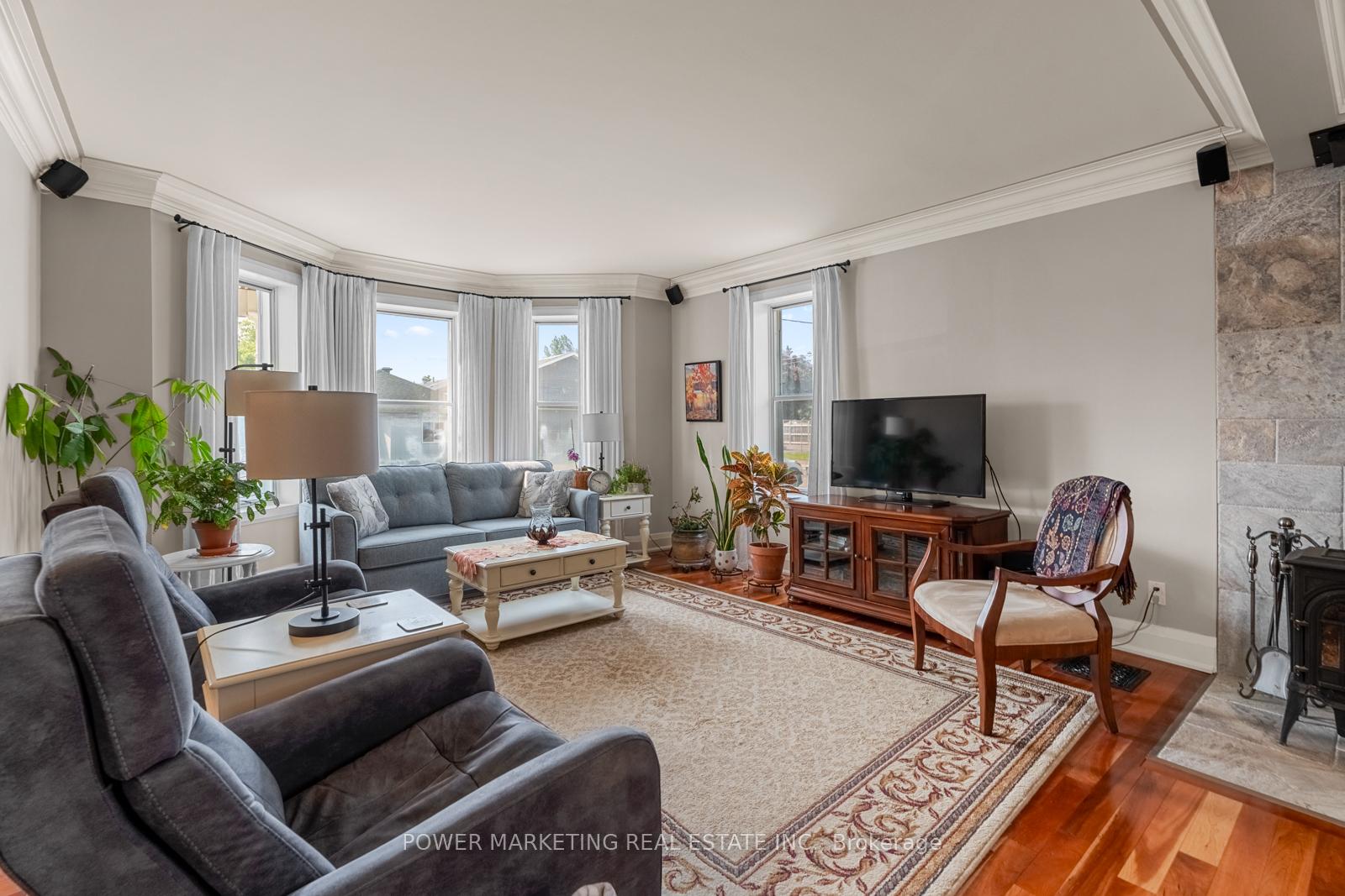 Photo 10 of 49 McLachlin Street, Arnprior — HOMEH