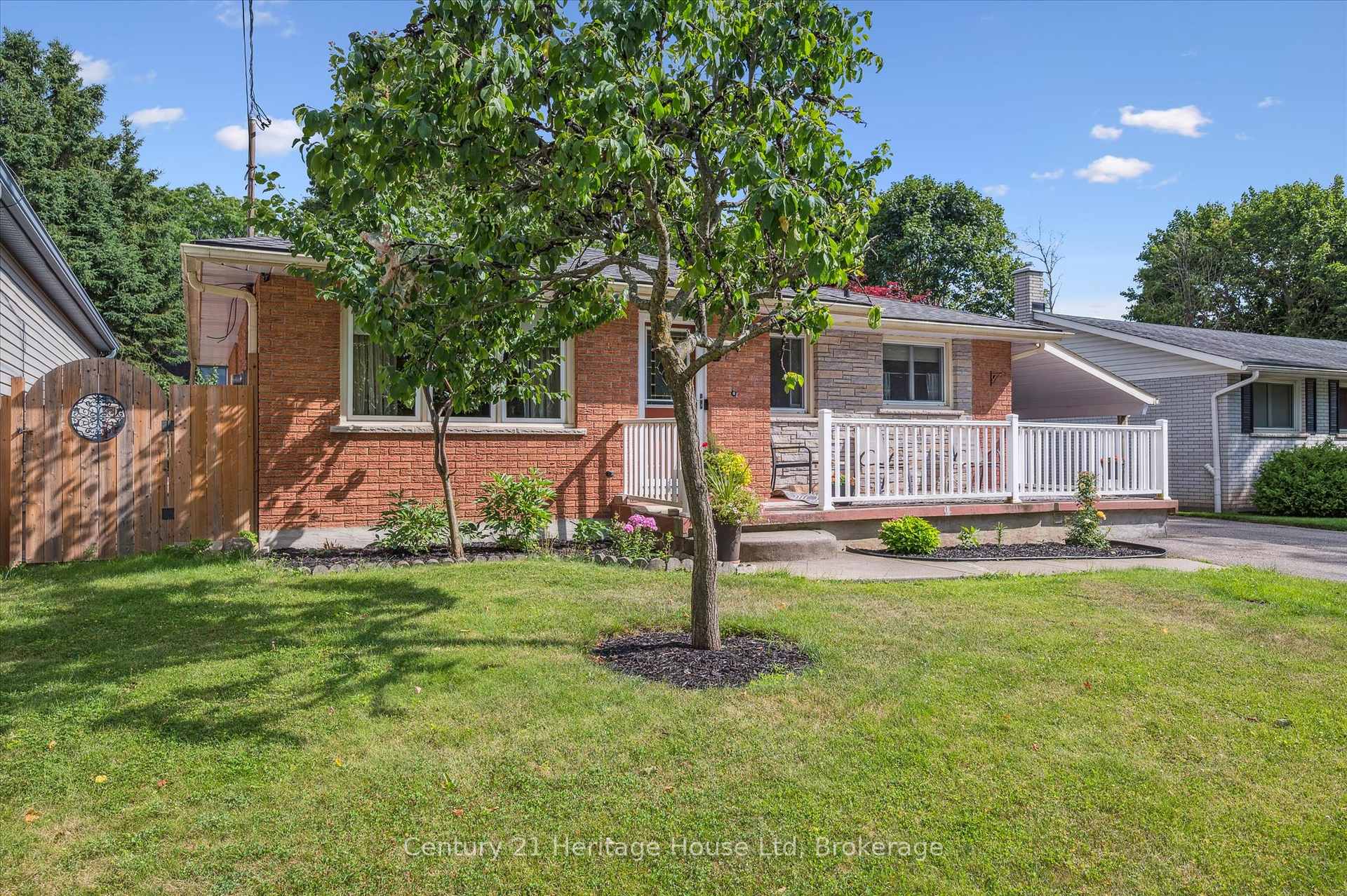Photo 2 of 17 Dalebrook Place, Guelph, Victoria North — HOMEH