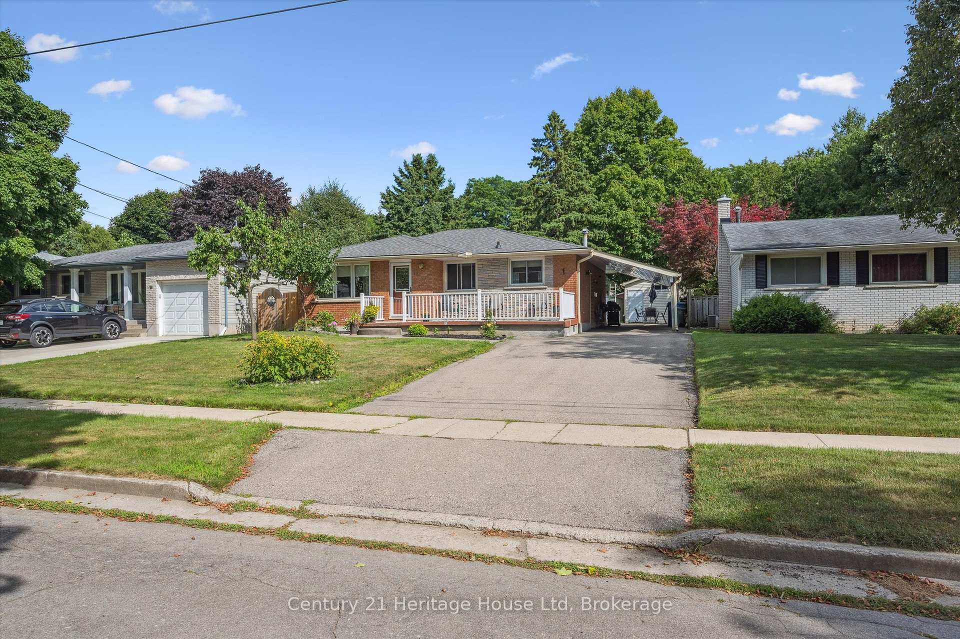 Photo 3 of 17 Dalebrook Place, Guelph, Victoria North — HOMEH